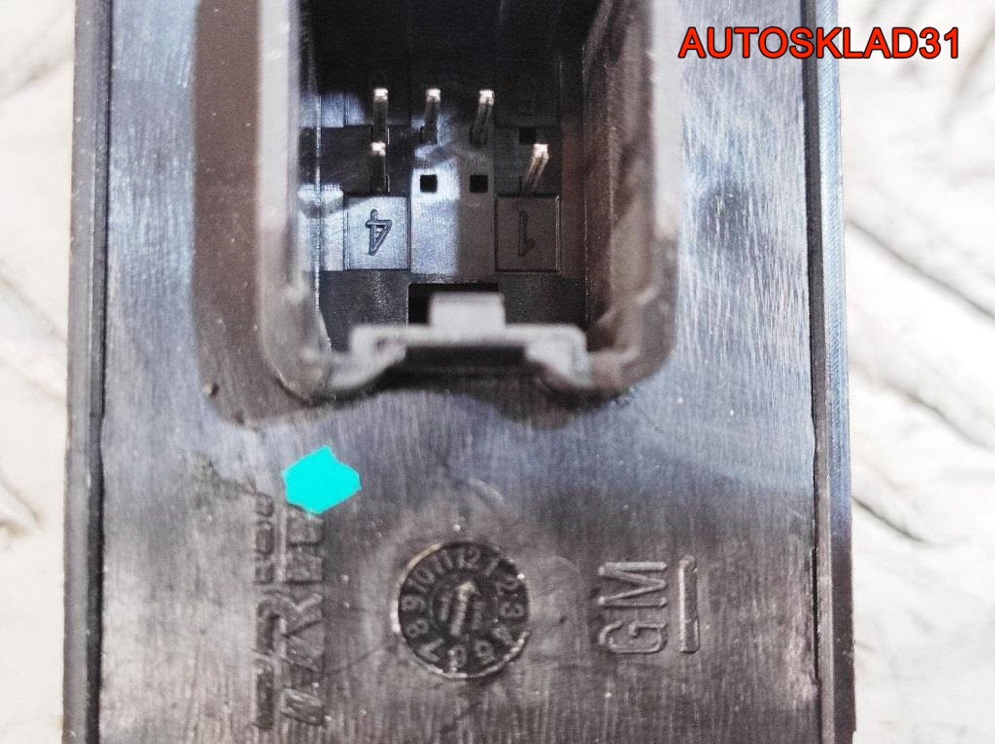 Кнопка стеклоподъемника Opel Astra J 13301888, 900 рублей, Дубовое