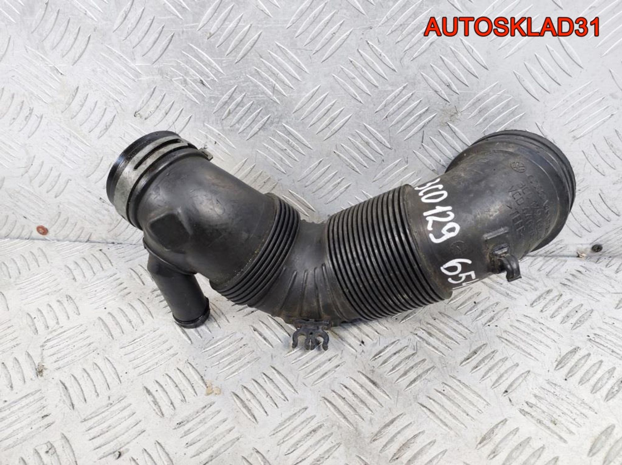 Патрубок воздушного фильтра Passat B6 3C0129654P, 900 рублей, Дубовое