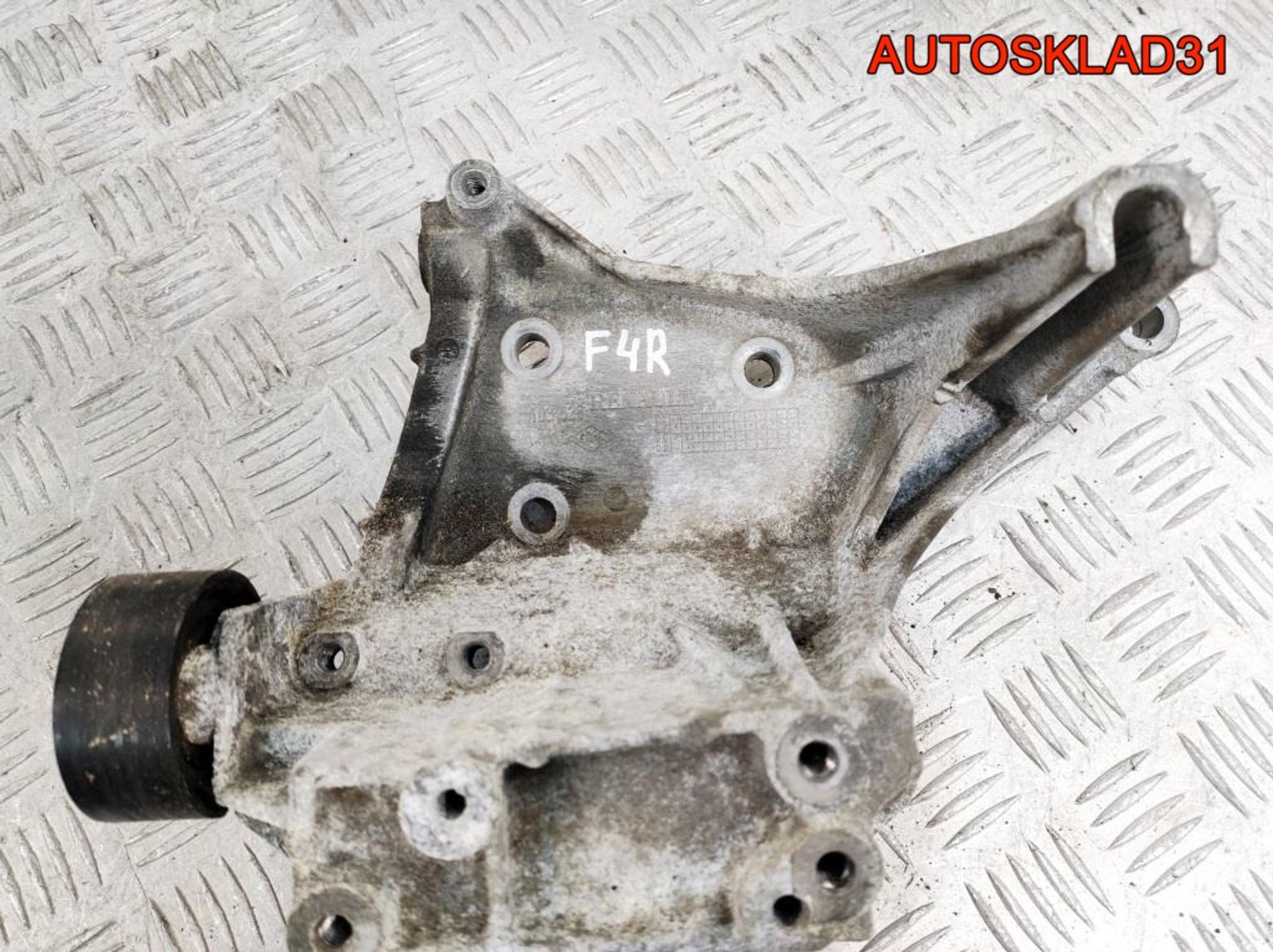 Кронштейн генератора Renault Scenic 1 2.0 F4R 740 7700103525, 1800 рублей, Дубовое