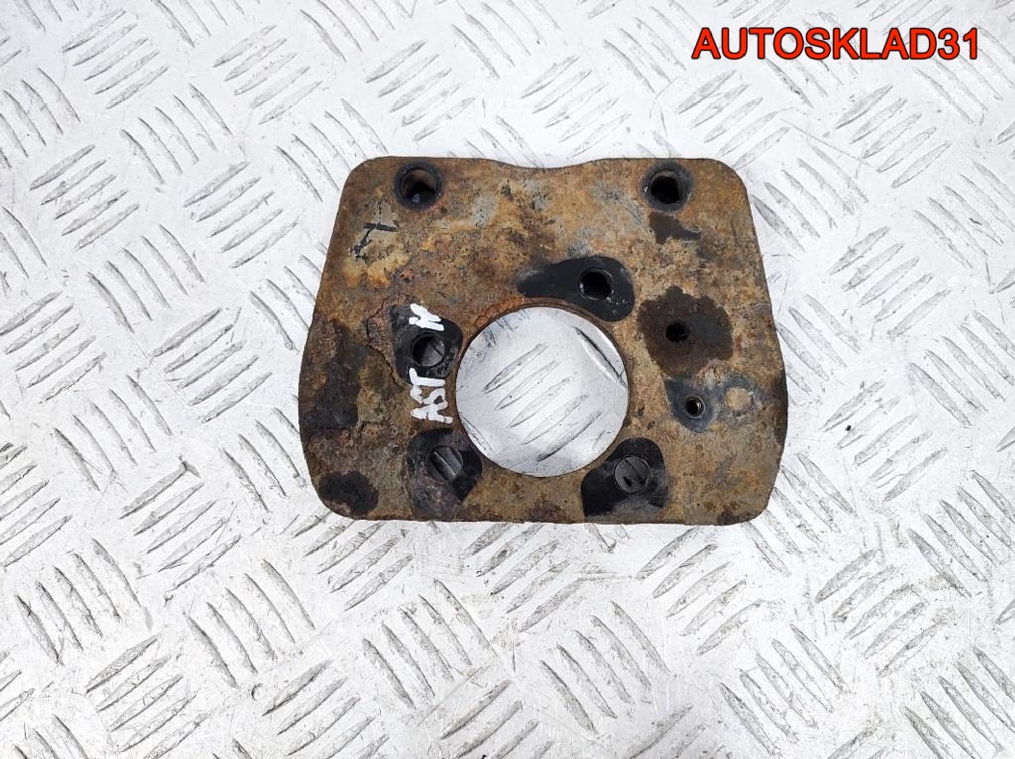 Щит опорный задний левый Opel Astra H 13173018, 500 рублей, Дубовое