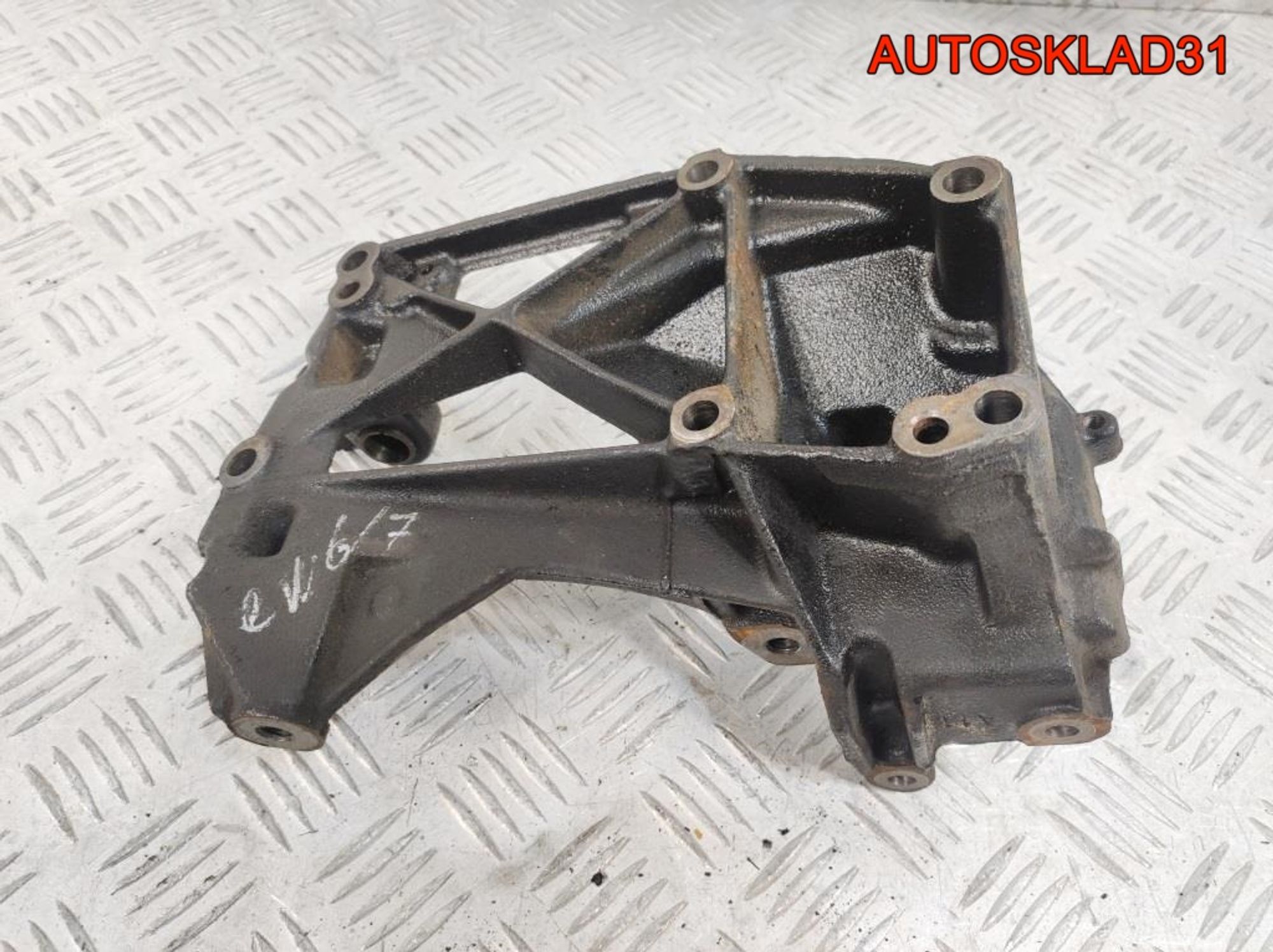 Кронштейн генератора Citroen C5 1,8 EW6/7 Бензин, 1400 рублей, Дубовое