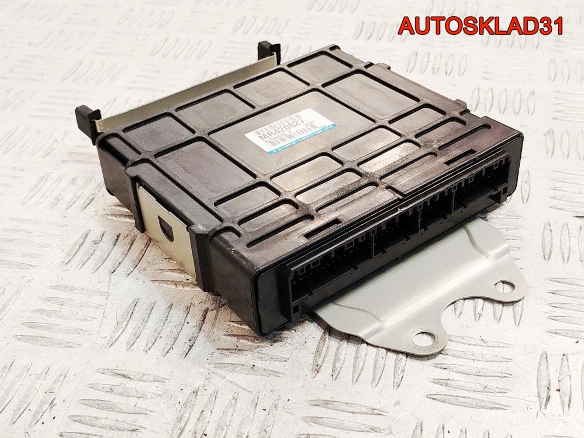 Блок ЭБУ Mitsubishi Carisma DA двигатель 1,6 4G92 Бензин MR420827, 2000 рублей, Дубовое