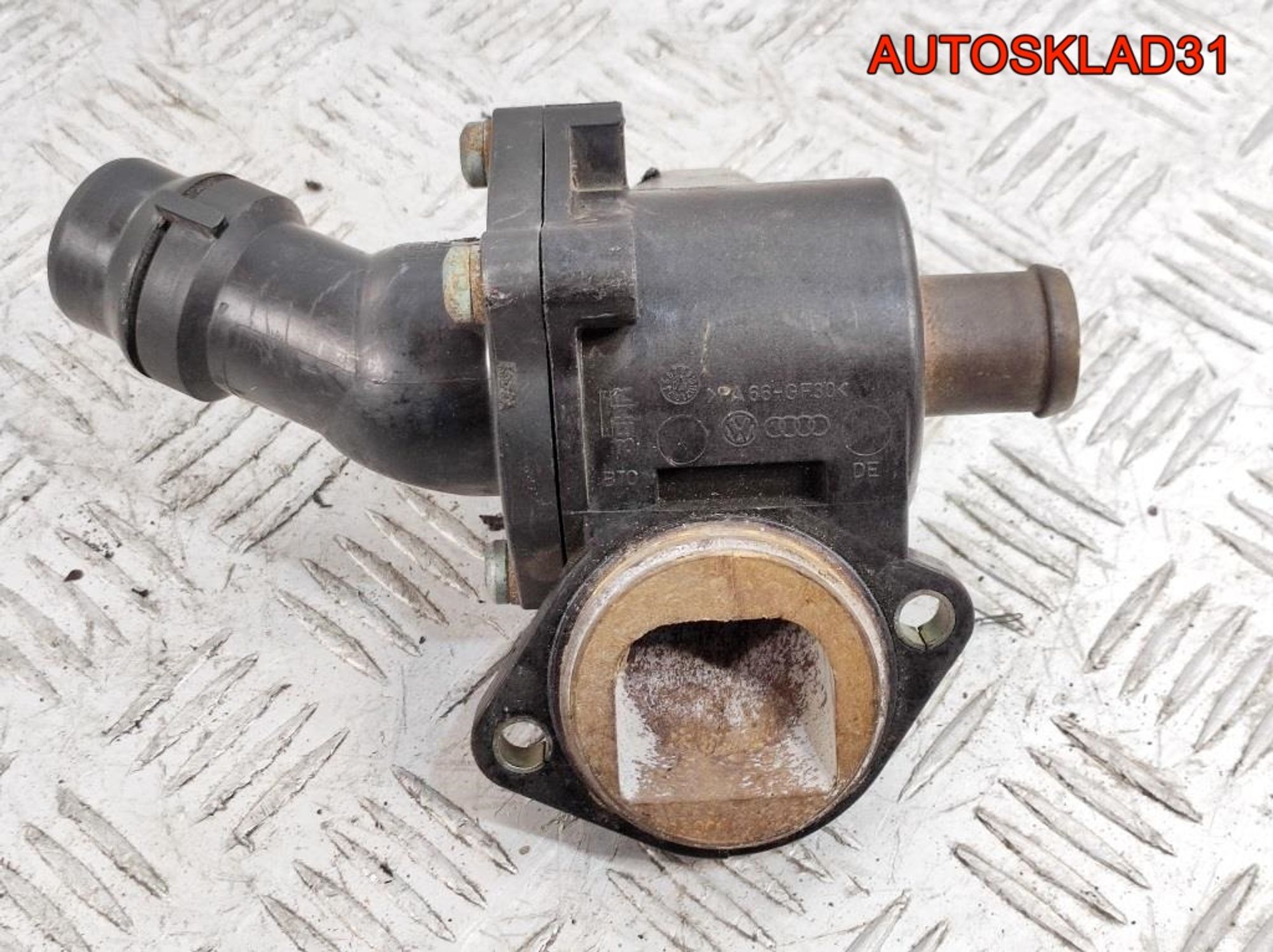 Корпус термостата VW Touran 2,0 06F121114, 1000 рублей, Дубовое