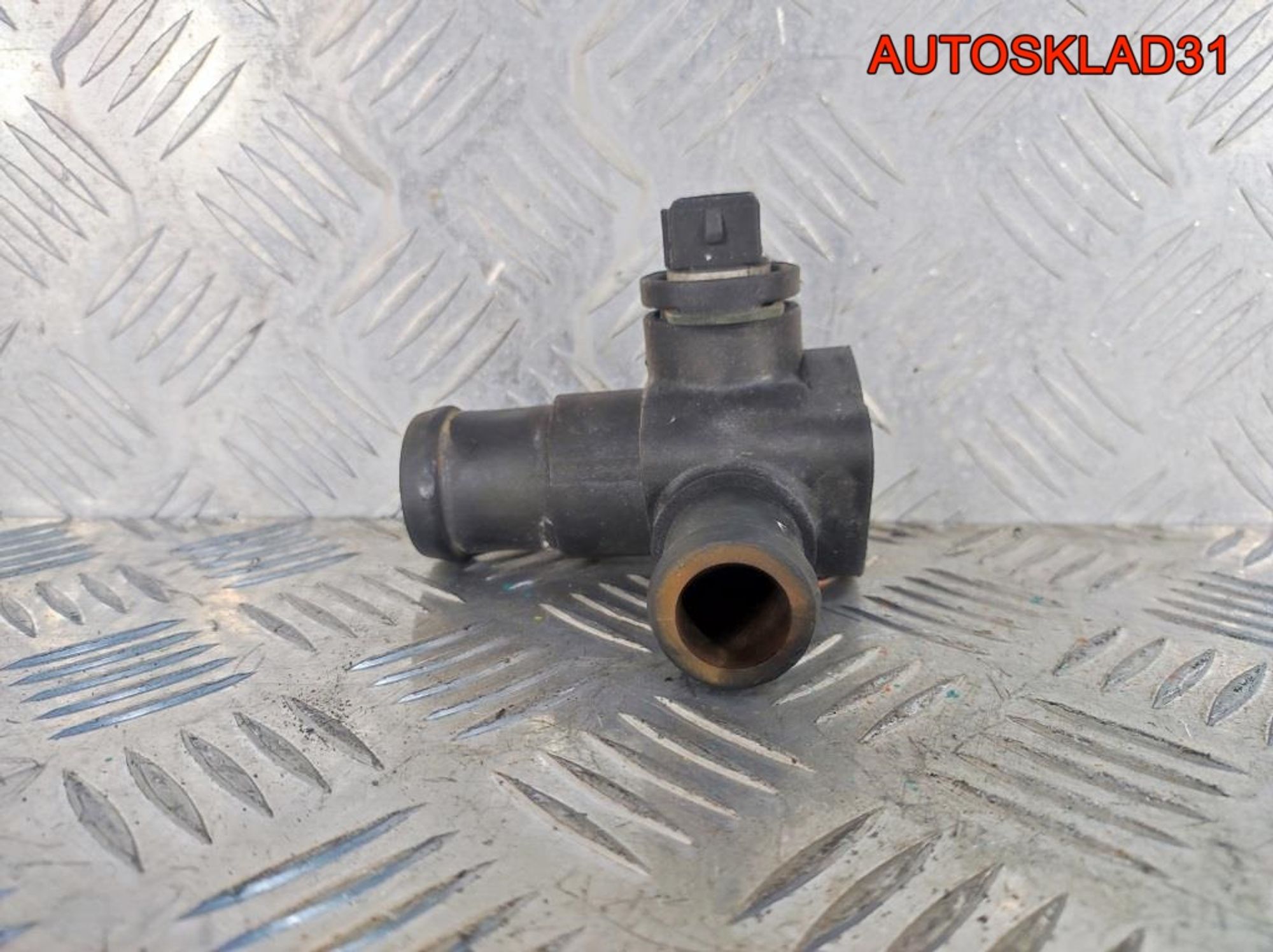 Фланец системы охлаждения Audi A4 B5 028121133, 600 рублей, Дубовое