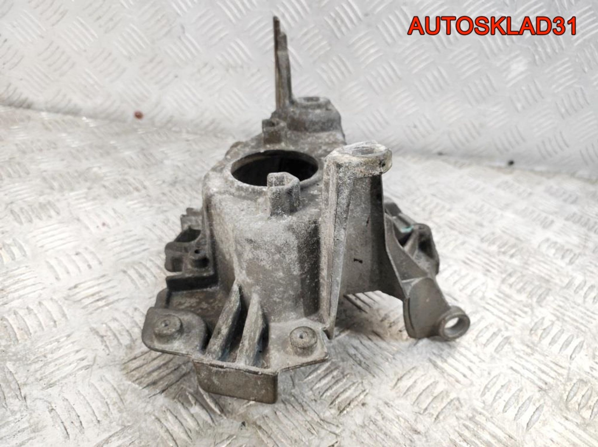 Кронштейн опоры КПП Renault Kangoo K9K 7700430825, 1000 рублей, Дубовое