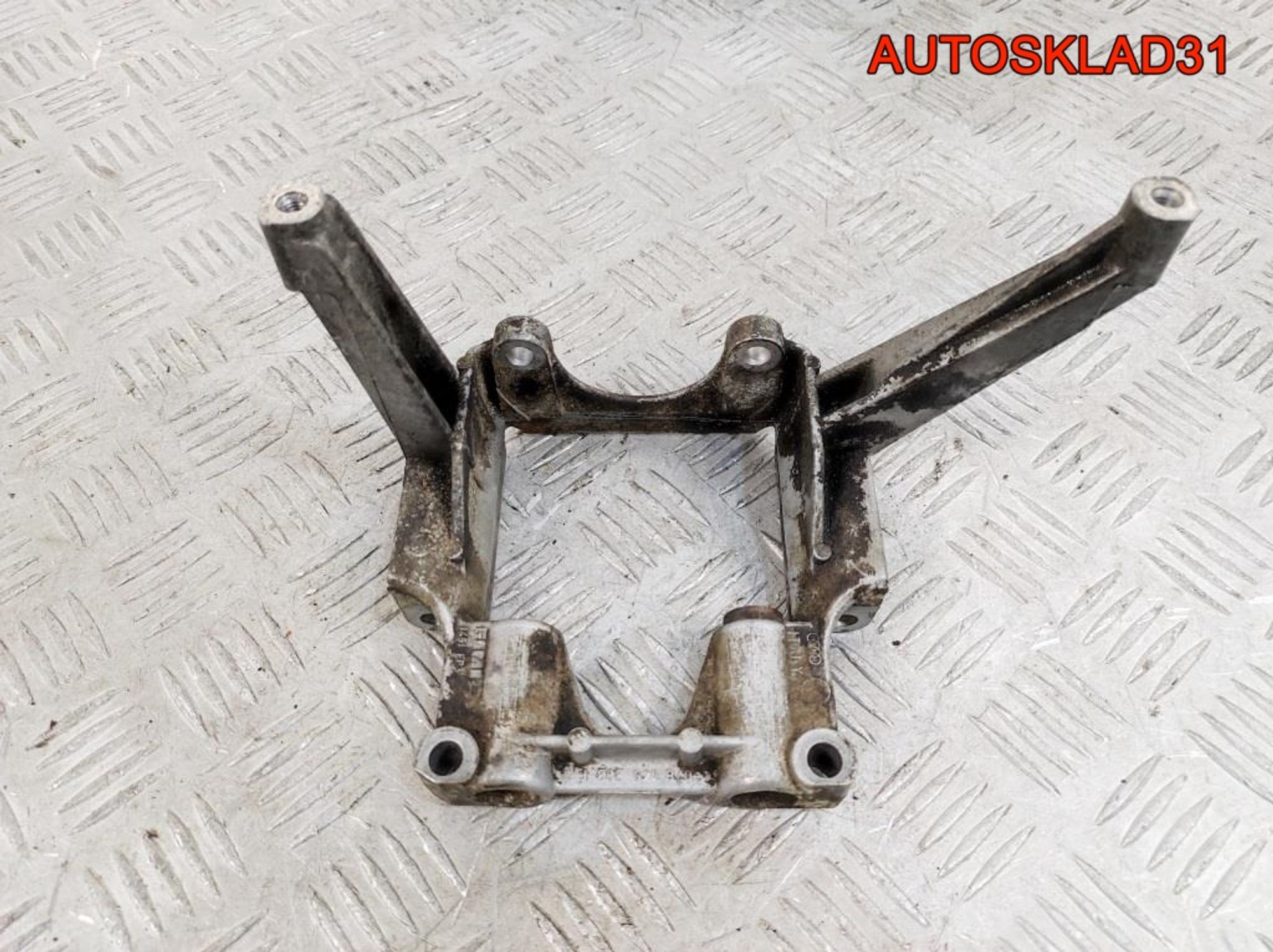 Кронштейн гидроусилителя Audi A6 C4 2.8 ACK Бензин 078145383F, 1000 рублей, Дубовое