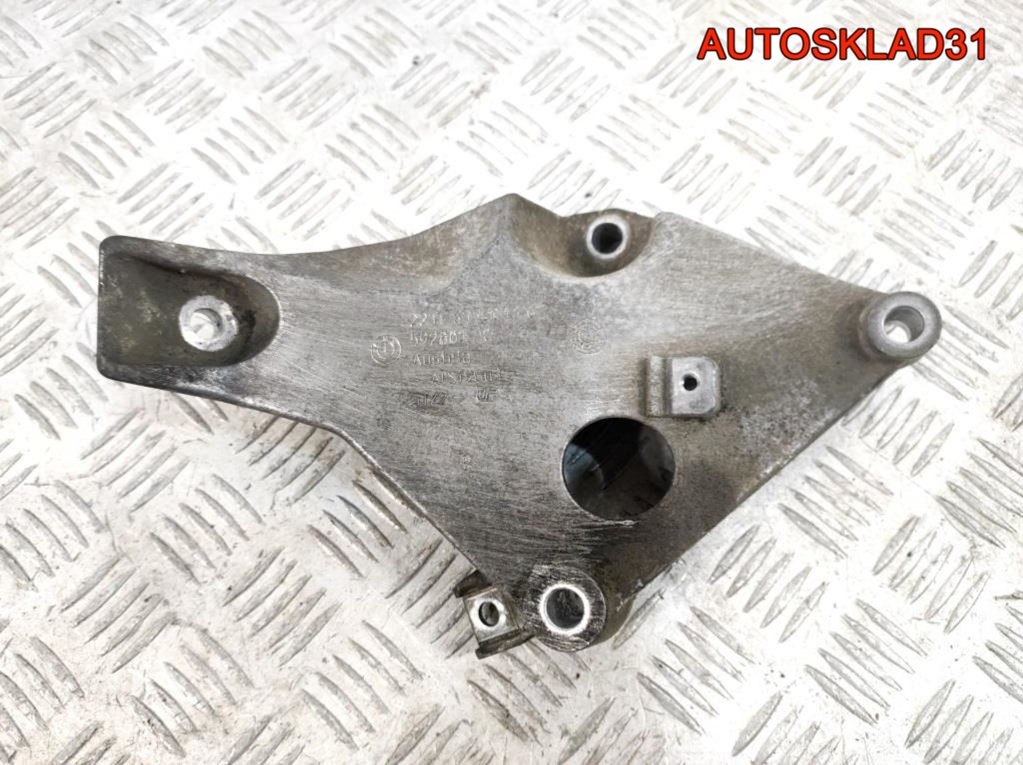 Кронштейн двигателя левый BMW E90 2.0 N47D20A 22116775041, 600 рублей, Дубовое