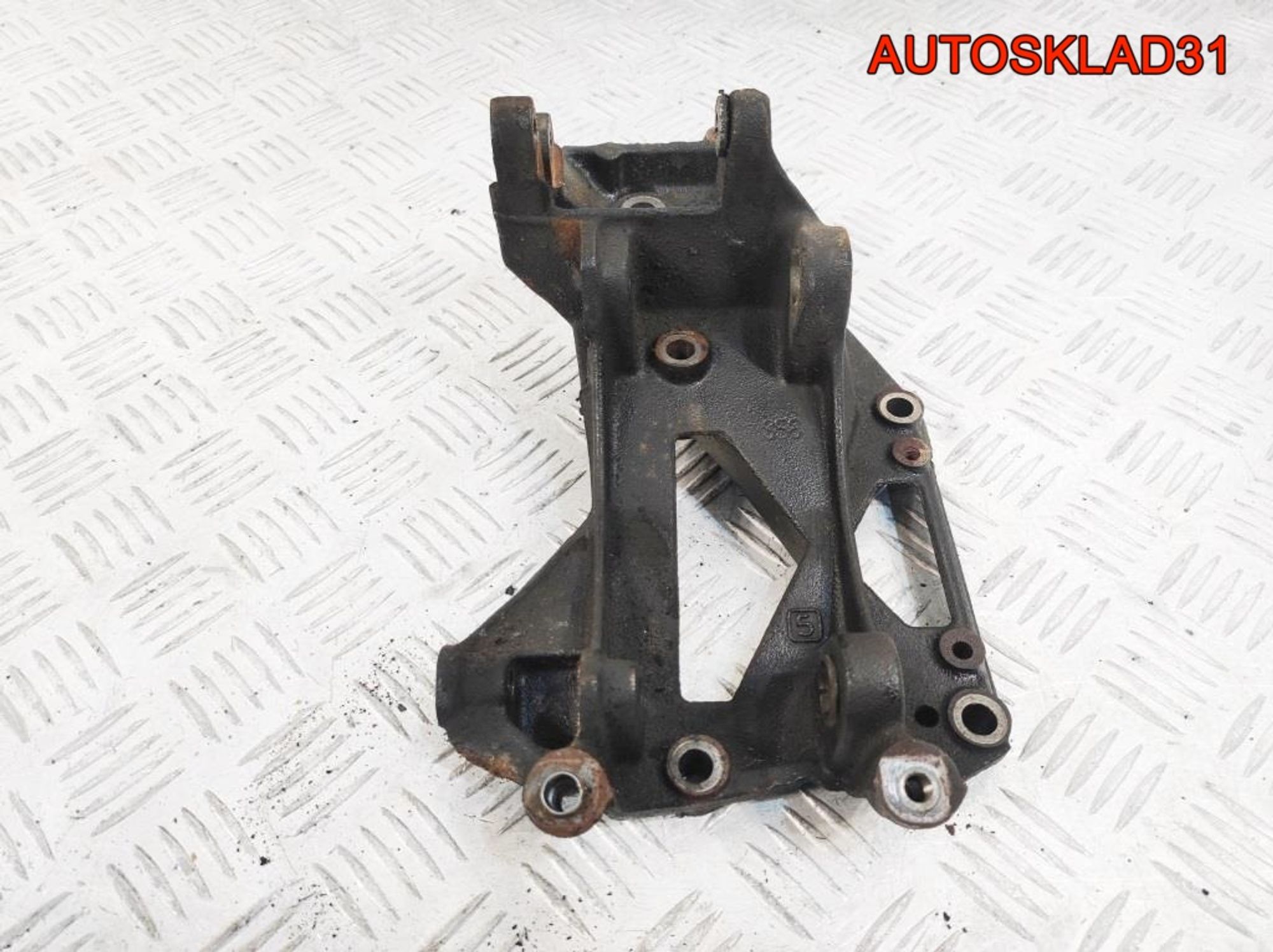 Кронштейн генератора Citroen C5 1,8 EW6/7 Бензин, 1400 рублей, Дубовое