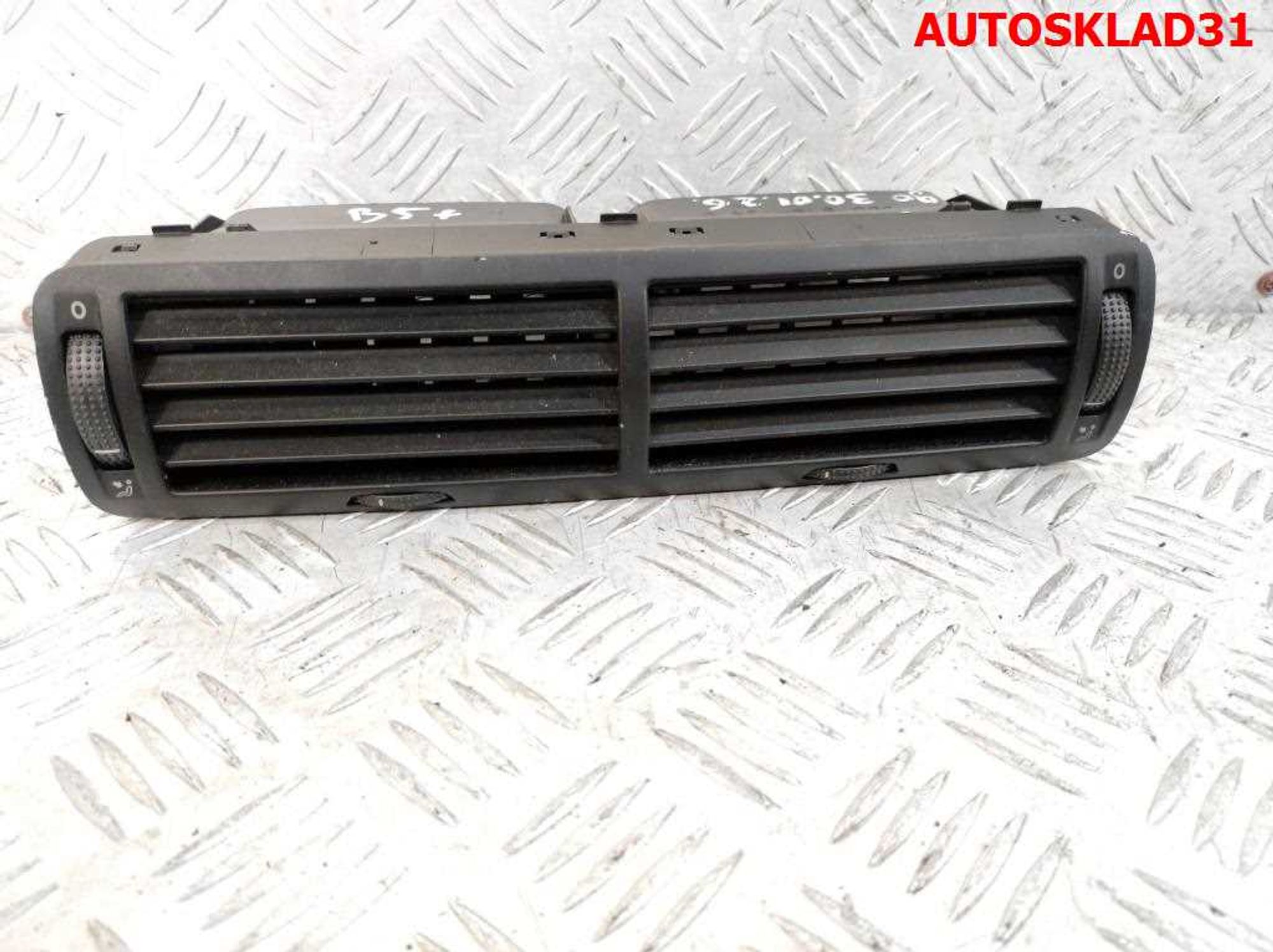 Дефлектор воздушный центральный VW Passat B5 3B0819728D, 3000 рублей, Дубовое