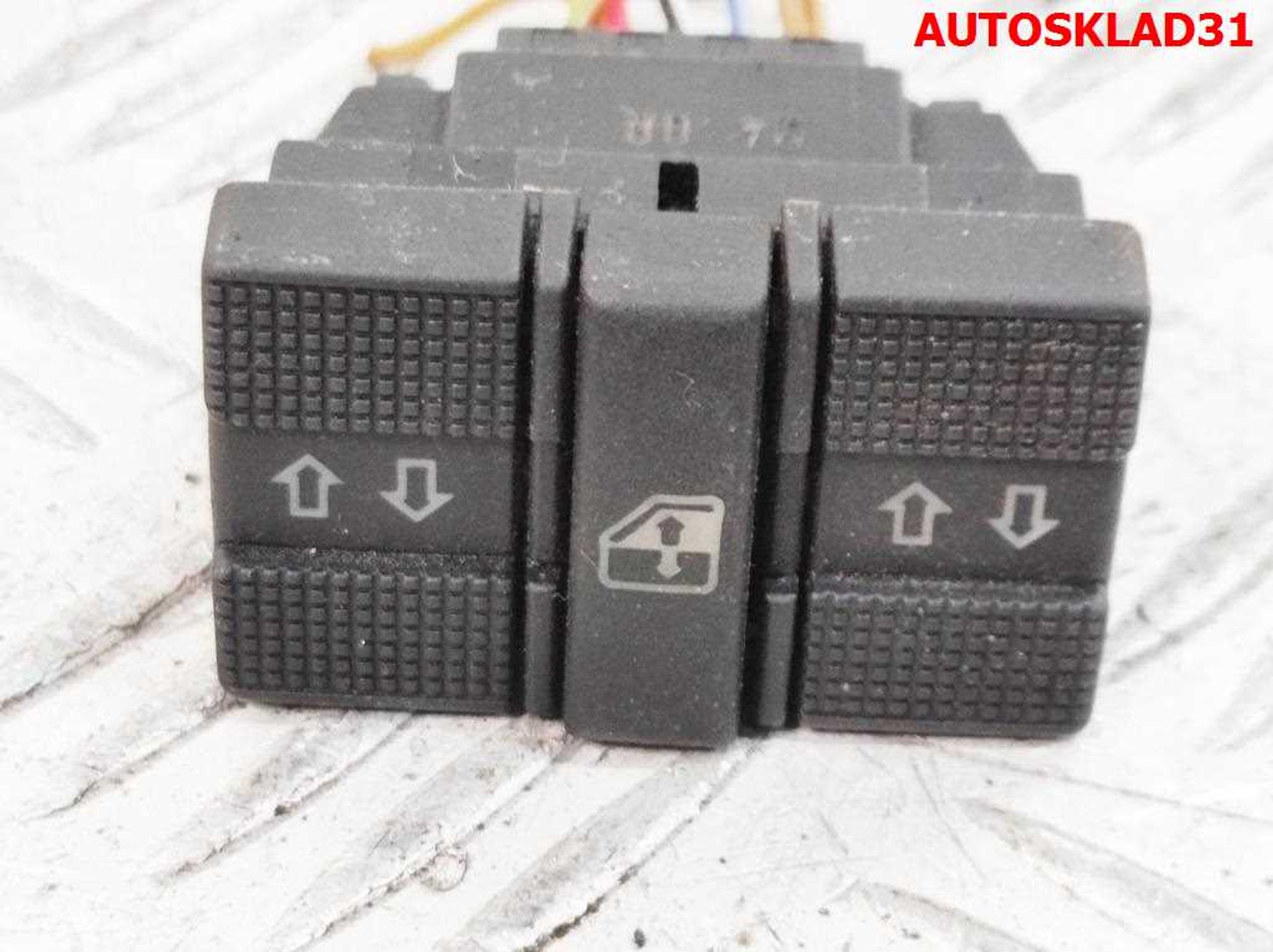 Кнопка стеклоподъемника Volkswagen Golf 3 1H0959855A, 1500 рублей, Дубовое