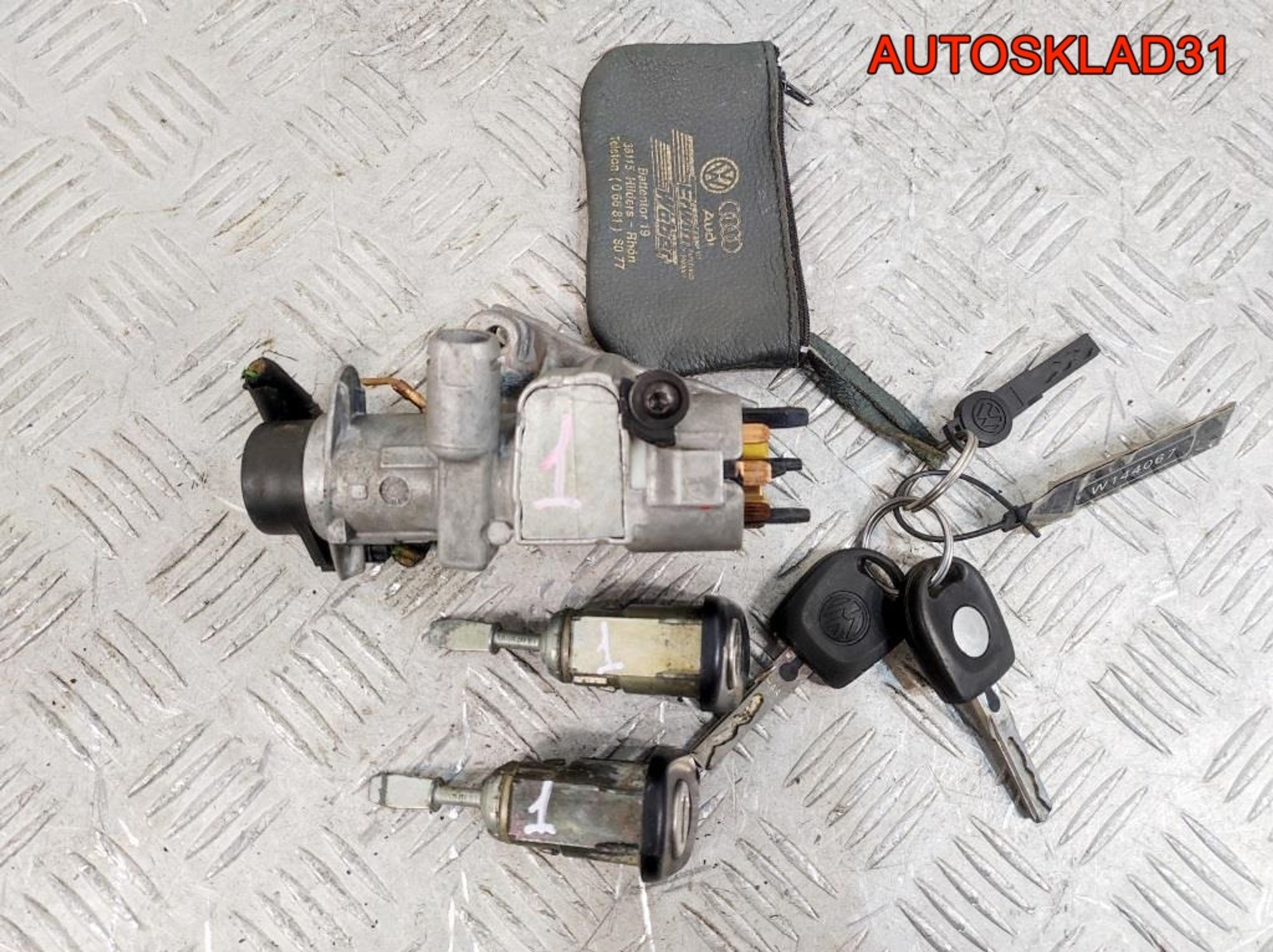 Комплект замок зажигания и личинки с ключом VW Passat B5 4B0905851B, 4500 рублей, Дубовое