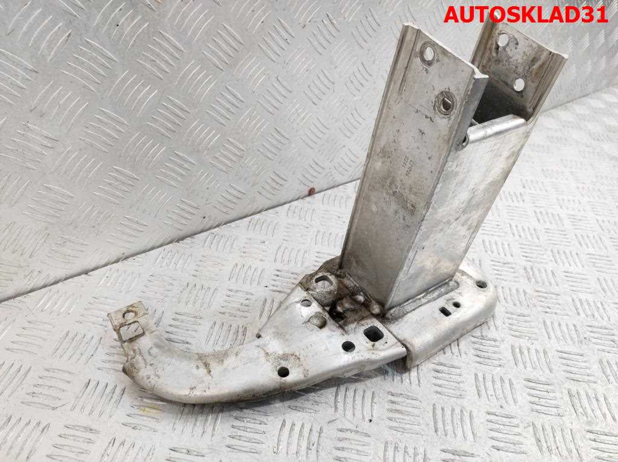 Кронштейн усилителя переднего бампера левый Audi A6 C7 4G 4G0807133F, 3000 рублей, Дубовое