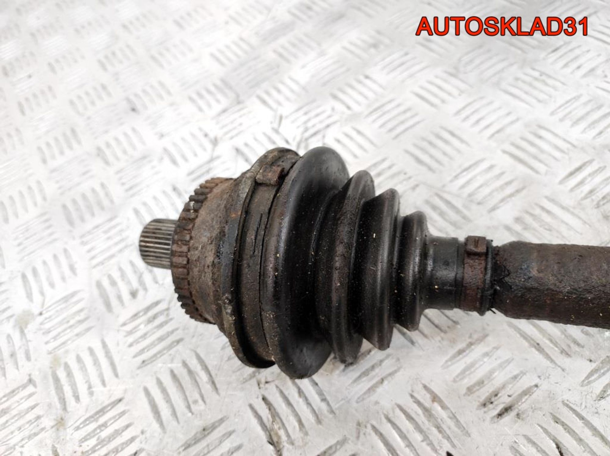 Полуось передняя левая Audi 80 B4 811407331, 2300 рублей, Дубовое