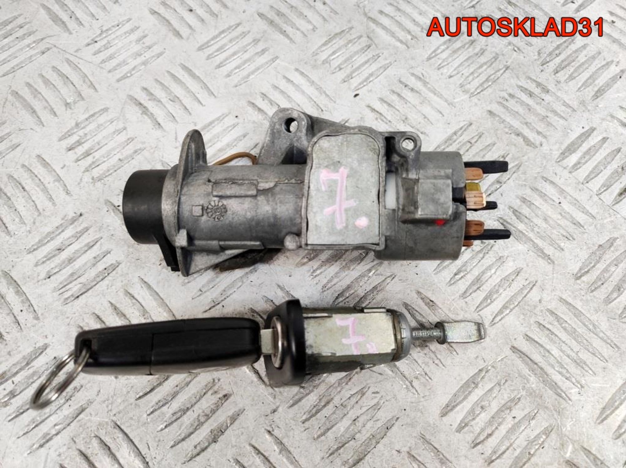 Комплект замок зажигания и личинка с ключом Volkswagen Golf 4 4B0905851C, 3600 рублей, Дубовое