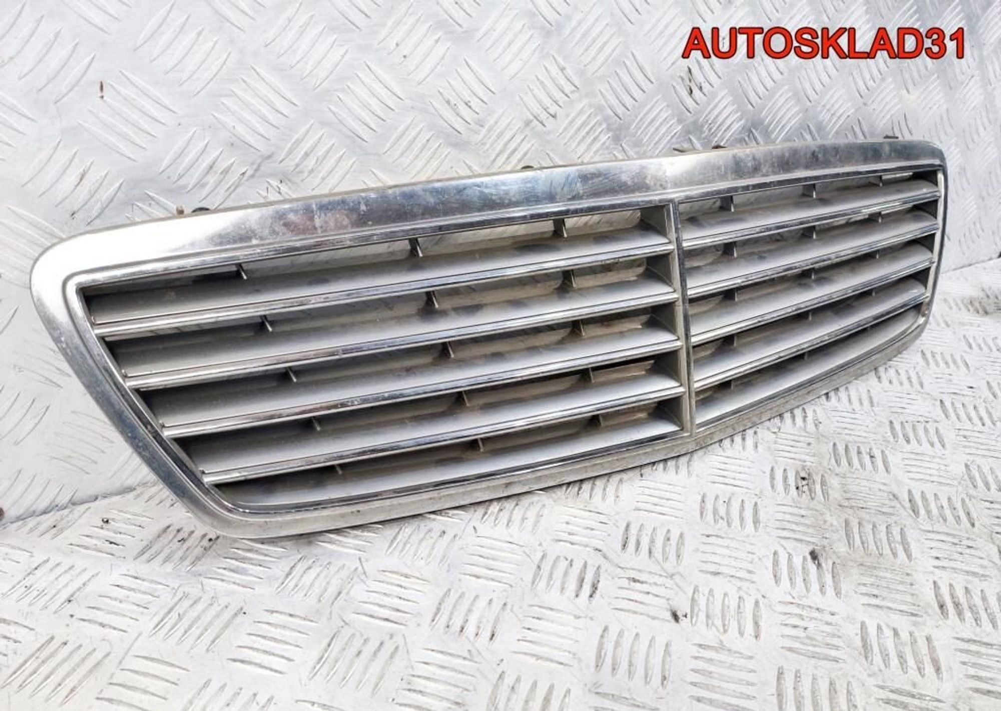 Решетка радиатора Mercedes Benz W203 A2038800183, 4900 рублей, Дубовое