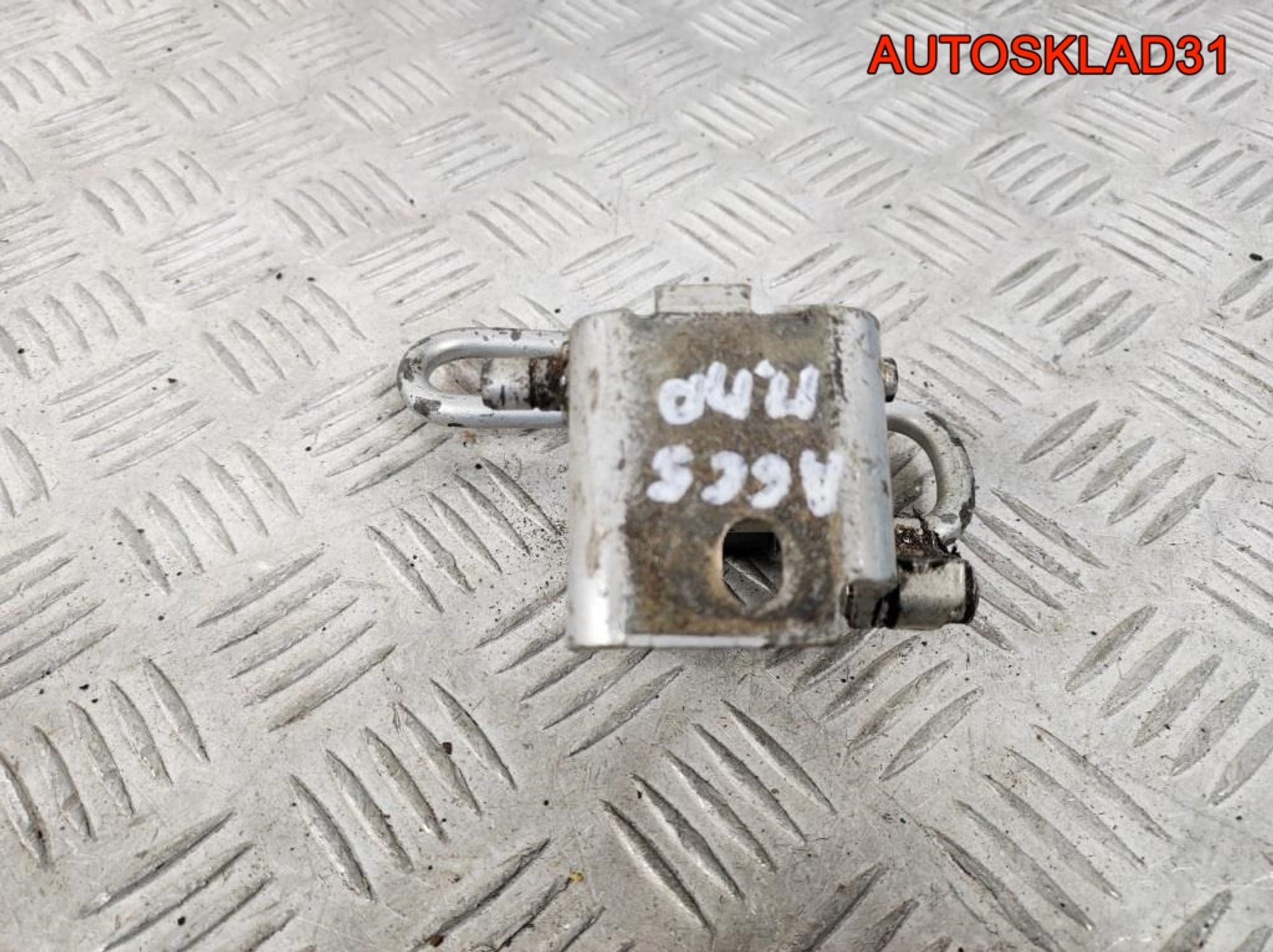 Петля двери передняя правая нижняя Audi A6 C5, 900 рублей, Дубовое