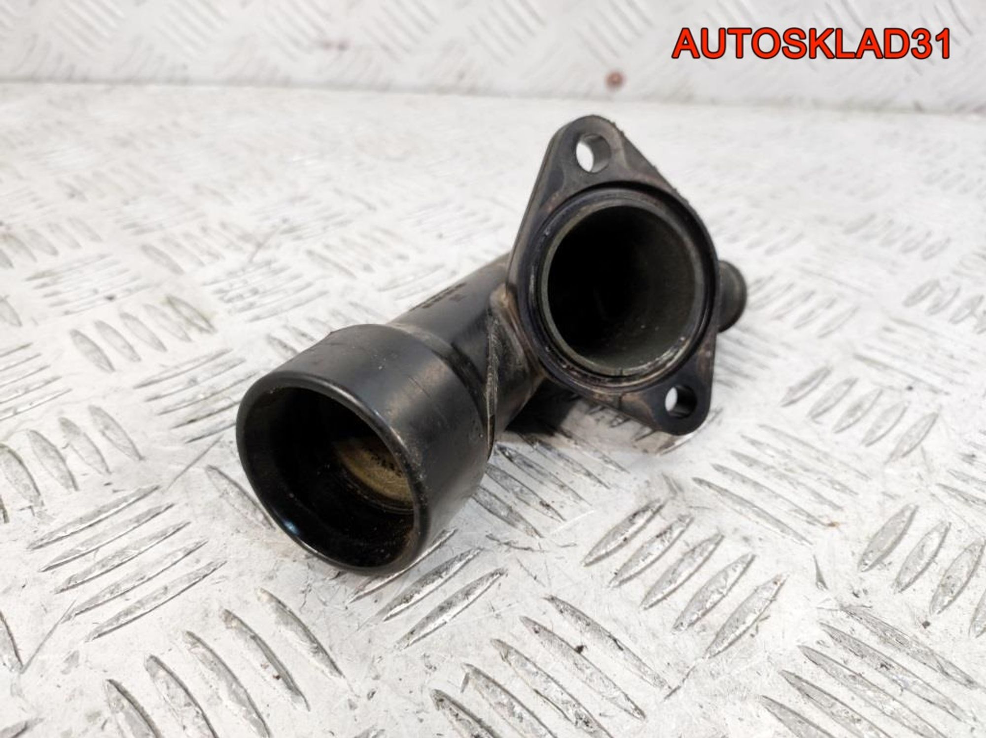 Фланец системы охлаждения Ford Focus 3 2,0 UFDB 9646559580, 600 рублей, Дубовое
