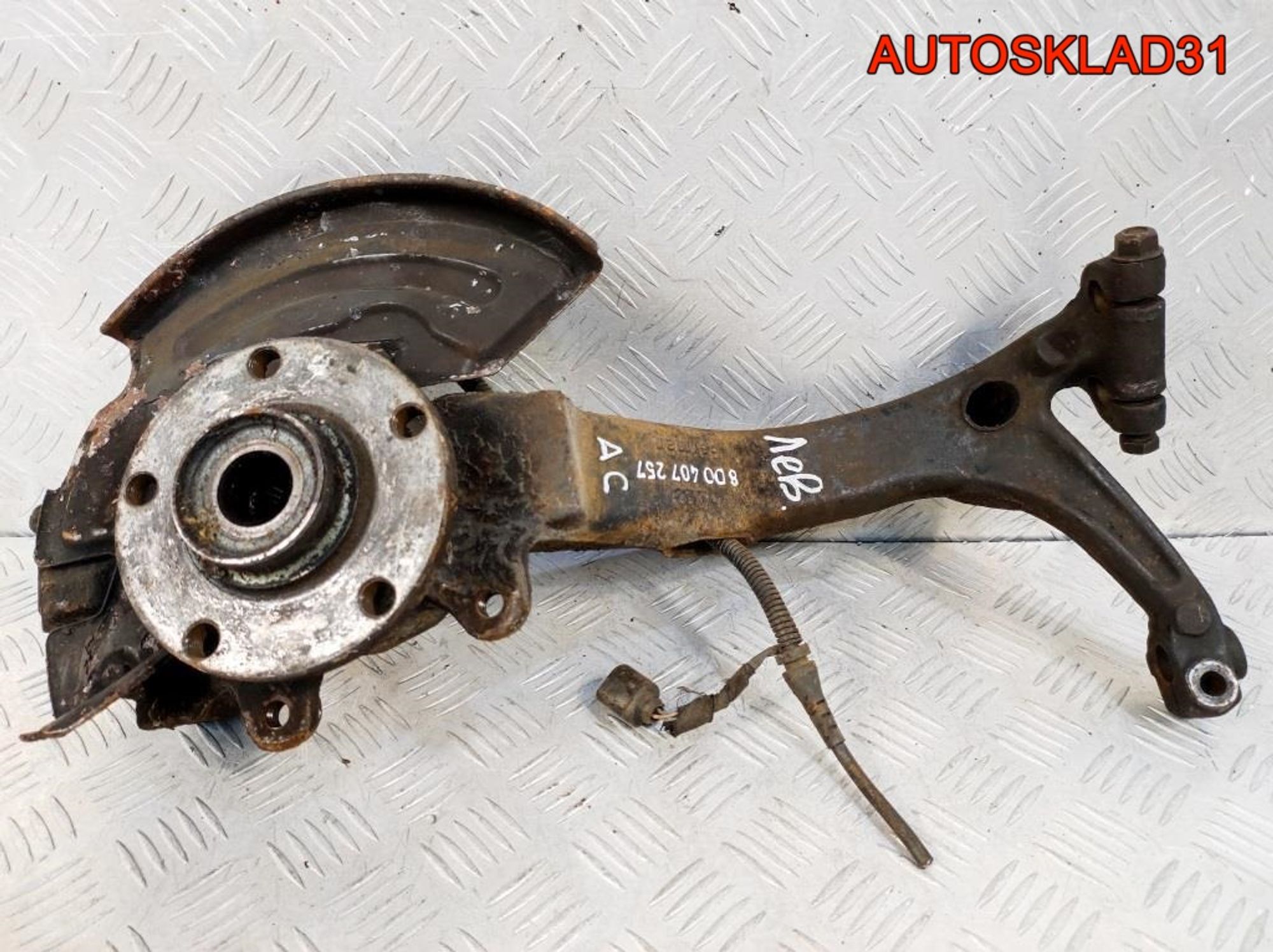 Кулак передний левый VW Passat B5 8D0407257AC, 1200 рублей, Дубовое