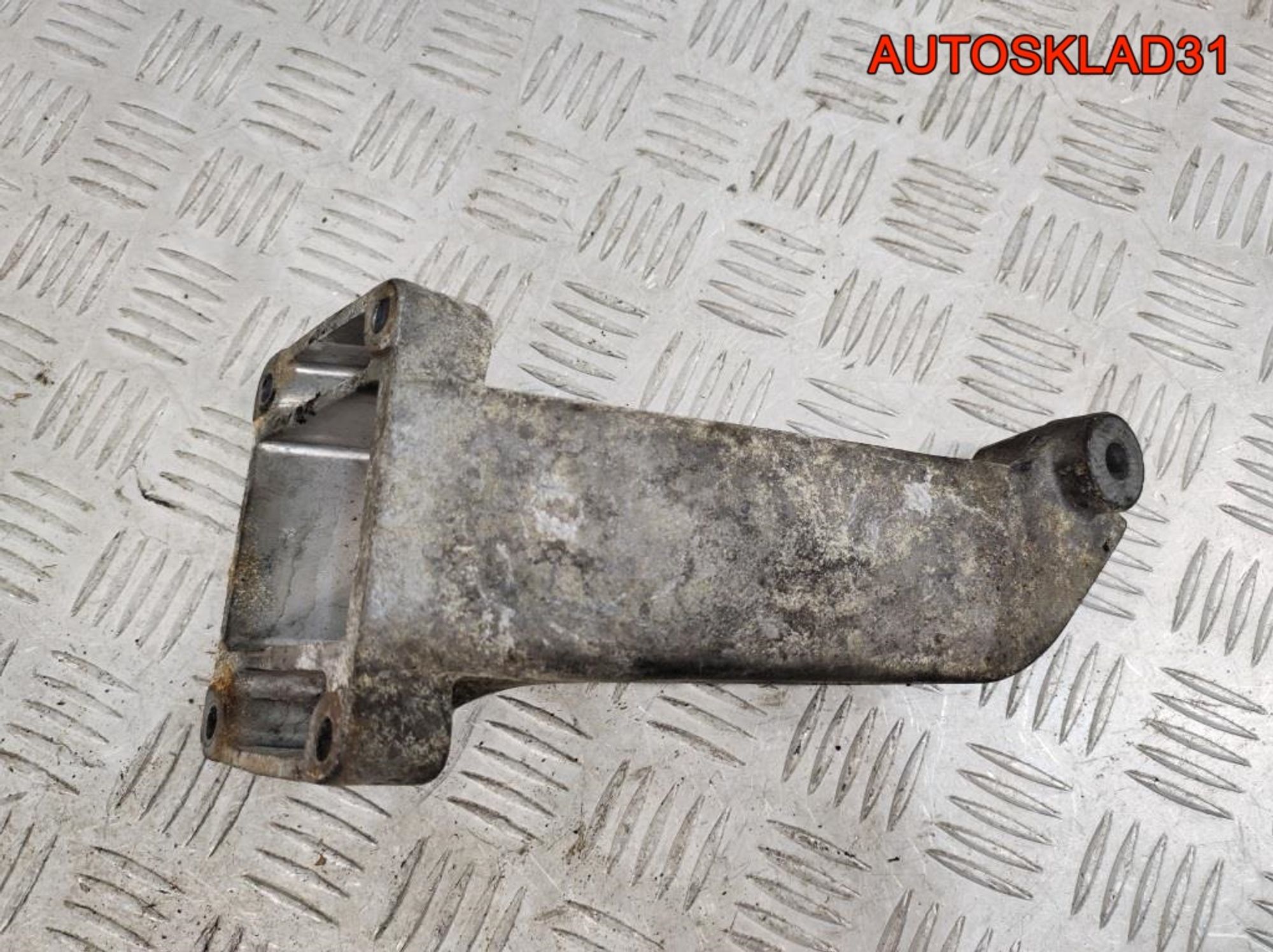 Кронштейн двигателя левый Mercedes W220 3,2 613 A6132230304, 900 рублей, Дубовое