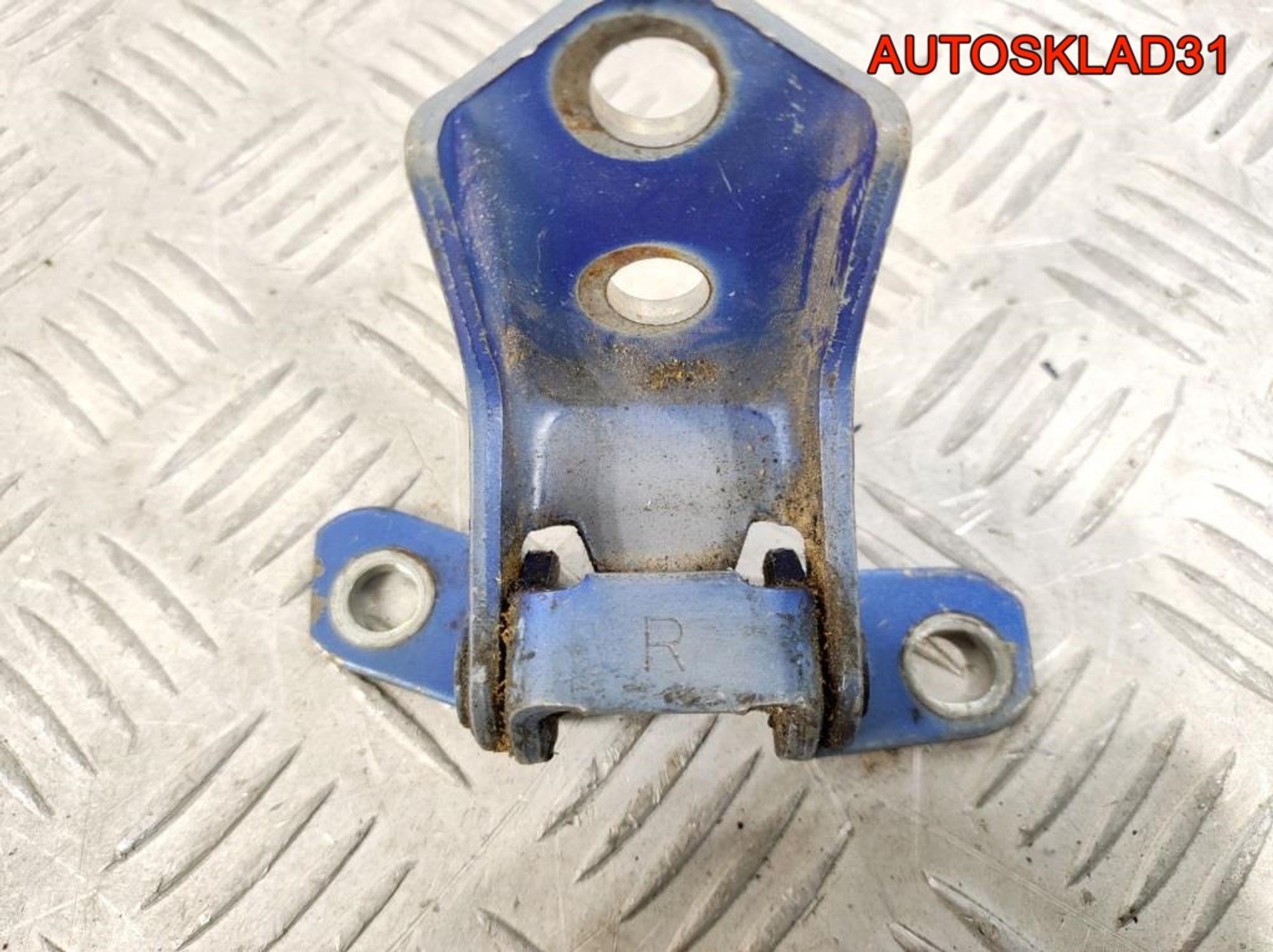 Петля двери передняя правая верхняя
Mazda 3 BK, 500 рублей, Дубовое