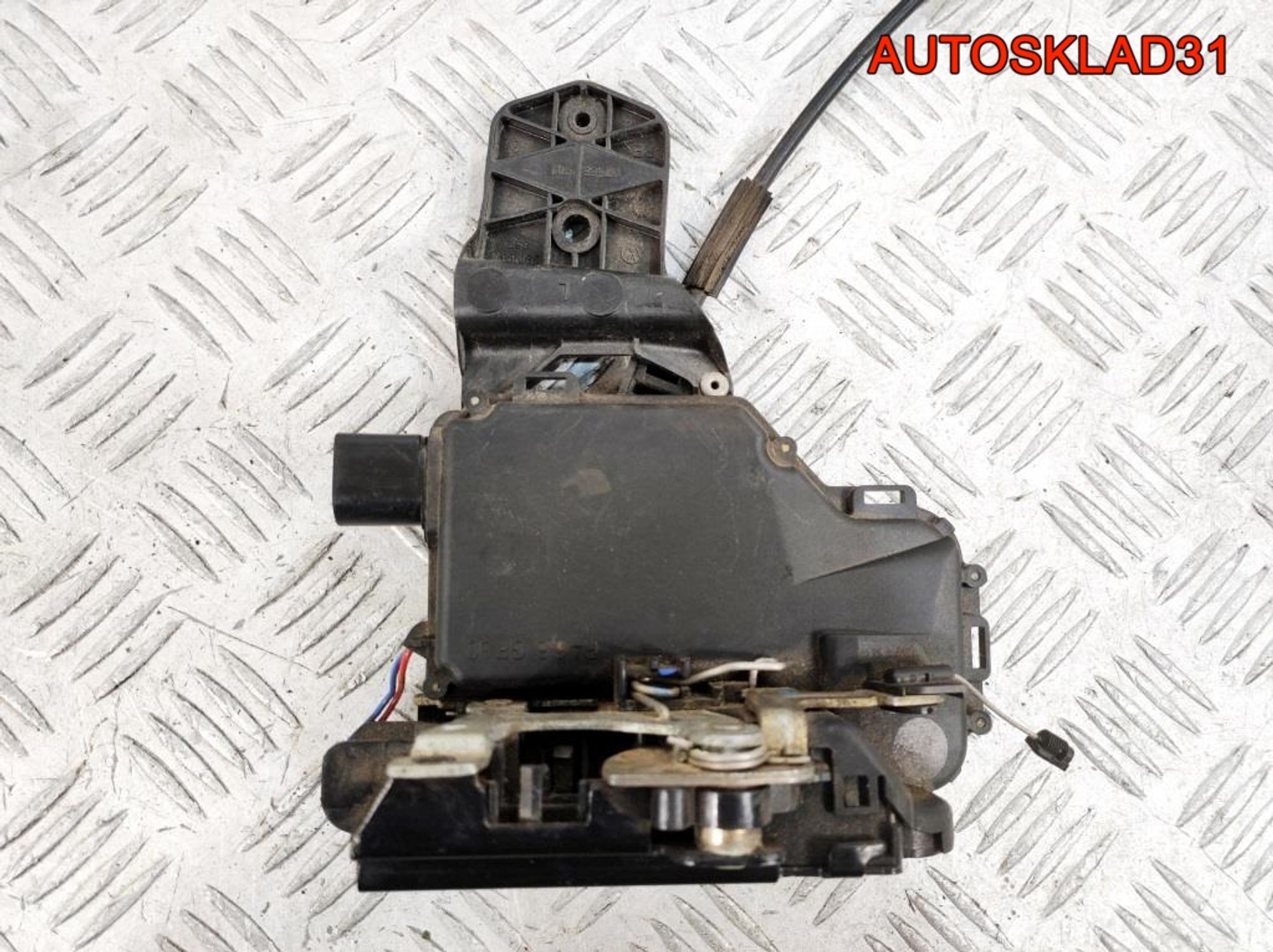 Замок двери задний левый VW Passat B5 3B0837867, 3500 рублей, Дубовое