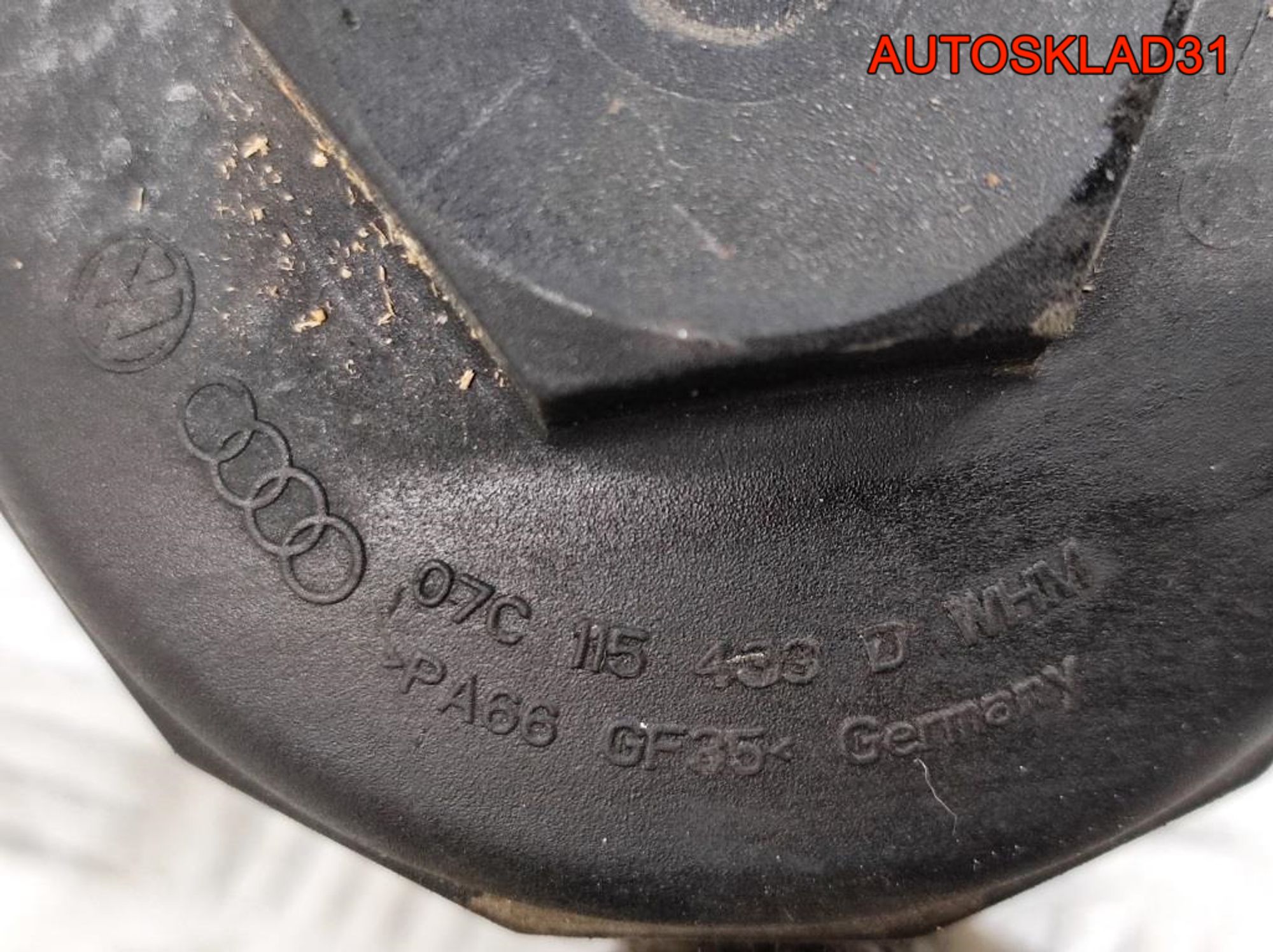 Корпус масляного фильтра Audi A8 D3 6.0BHT 07D115911J, 3600 рублей, Дубовое