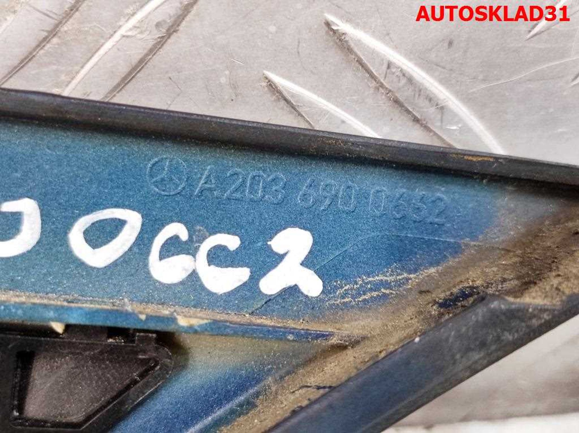 Молдинг заднего крыла правого Mercedes W203 A2036900662 Седан, 600 рублей, Дубовое