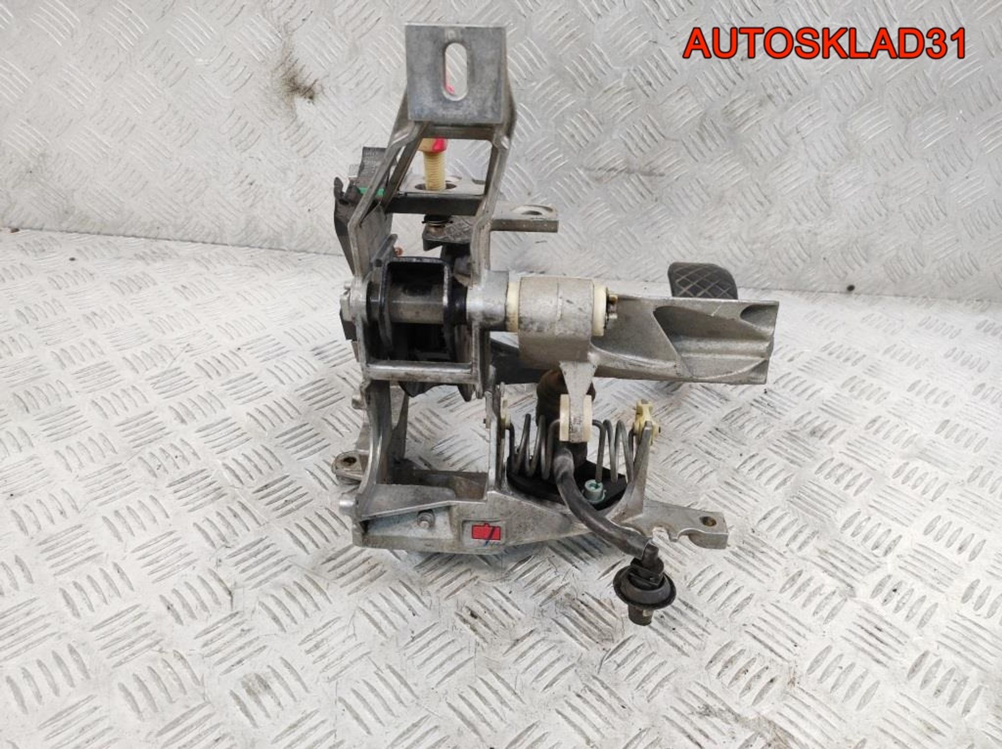 Блок педалей МКПП VW Passat B5 8D1721117D, 3600 рублей, Дубовое