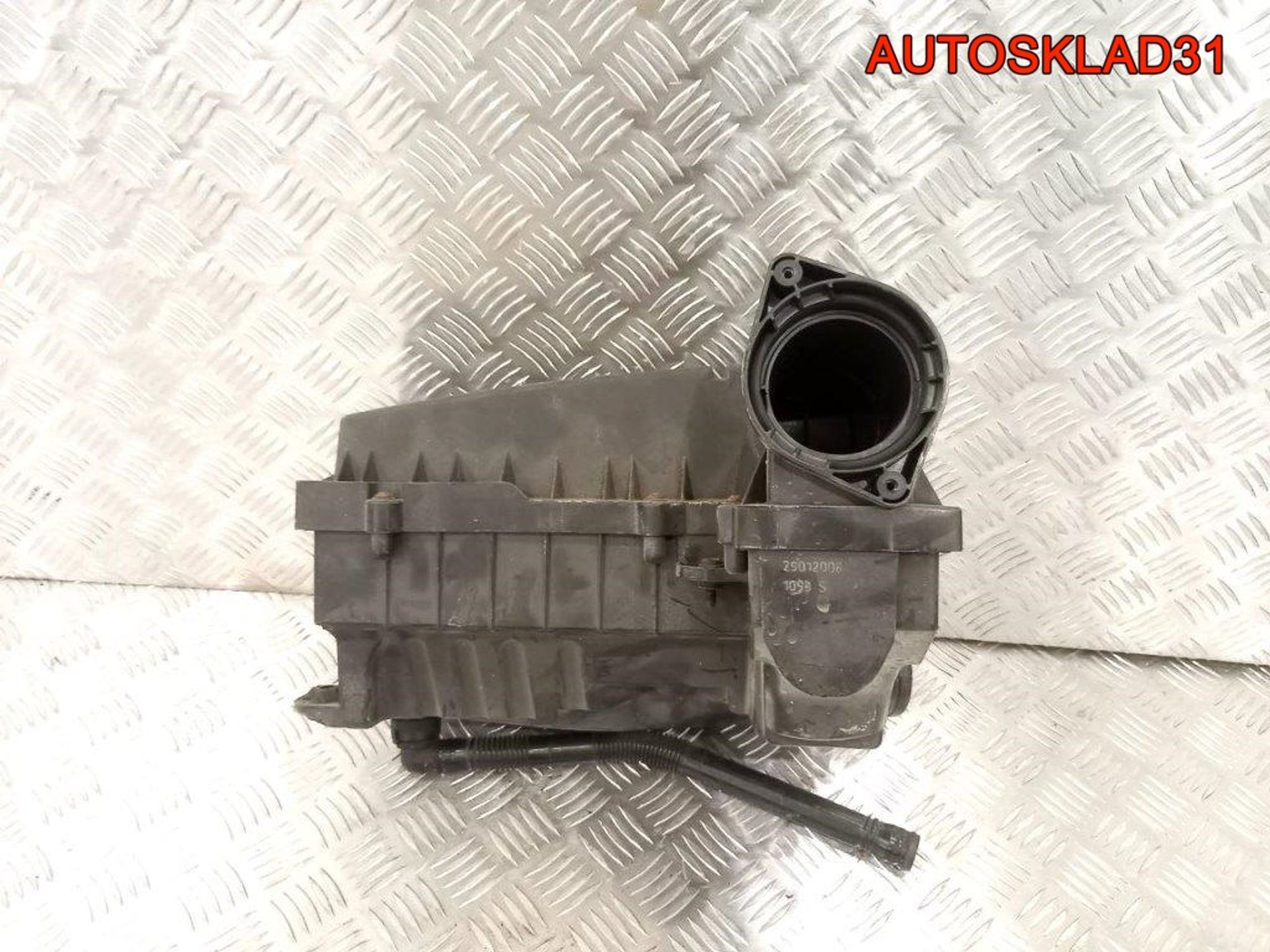 Корпус воздушного фильтра VW Passat B6 3C0129607AF, 1800 рублей, Дубовое