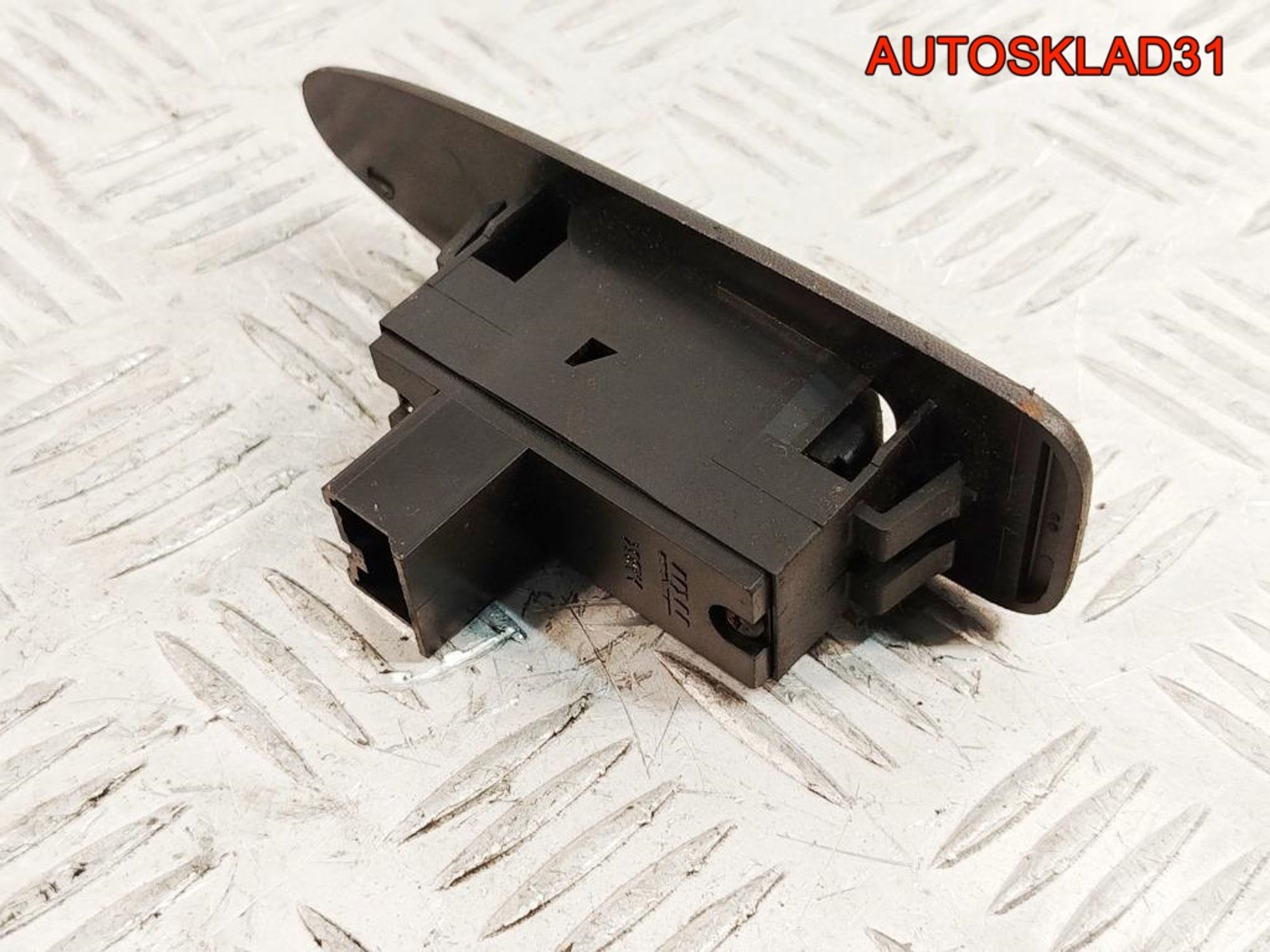 Кнопка стеклоподъемника Mitsubishi Carisma DA MR792851, 900 рублей, Дубовое