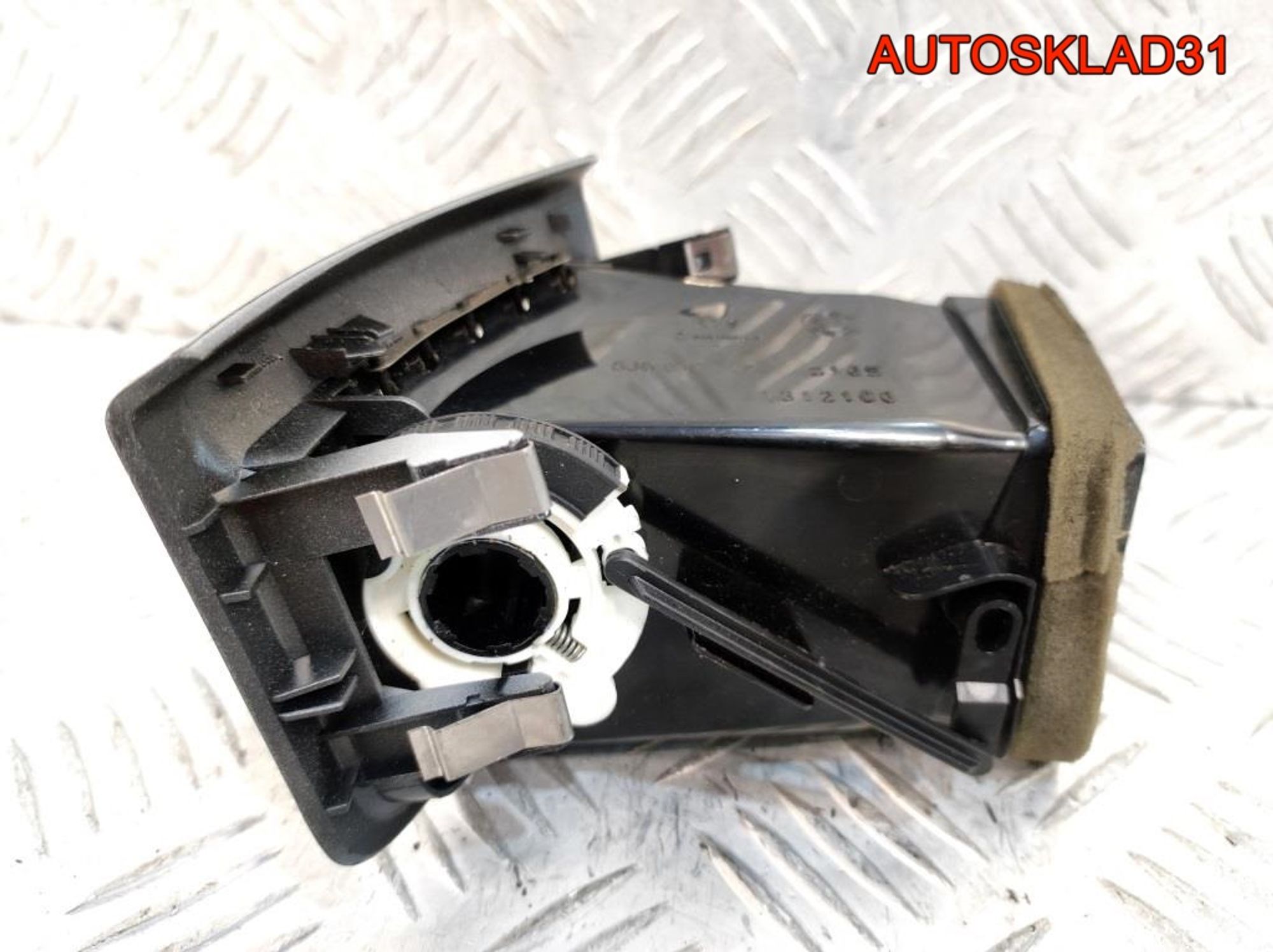 Дефлектор воздушный правый Skoda Fabia 2 5J0819702, 900 рублей, Дубовое