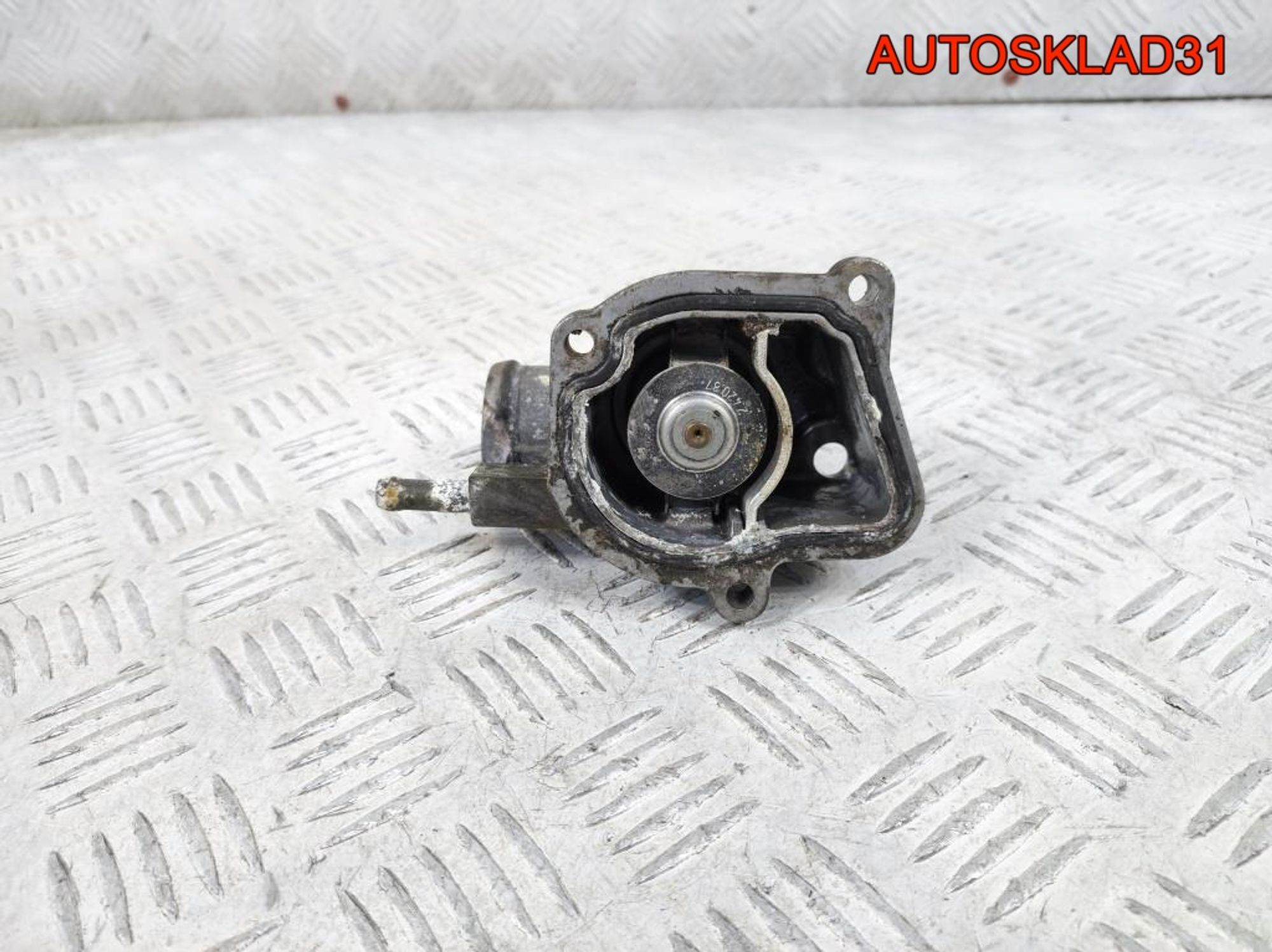 Корпус термостата Mercedes W203 OM 611 A6112030275, 1300 рублей, Дубовое