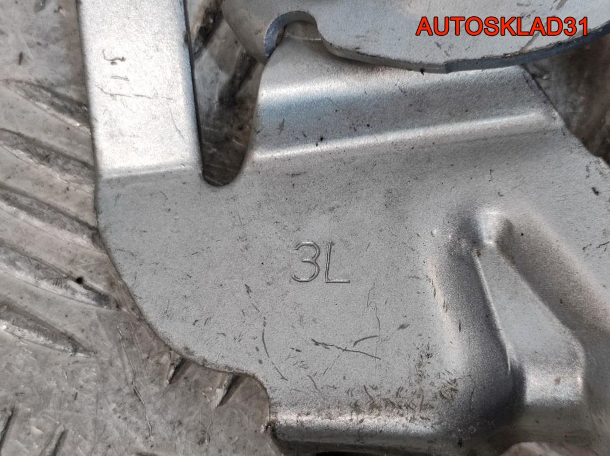 Петля капота левая Mazda 3 BK B32H52420A Хетчбэк, 900 рублей, Дубовое