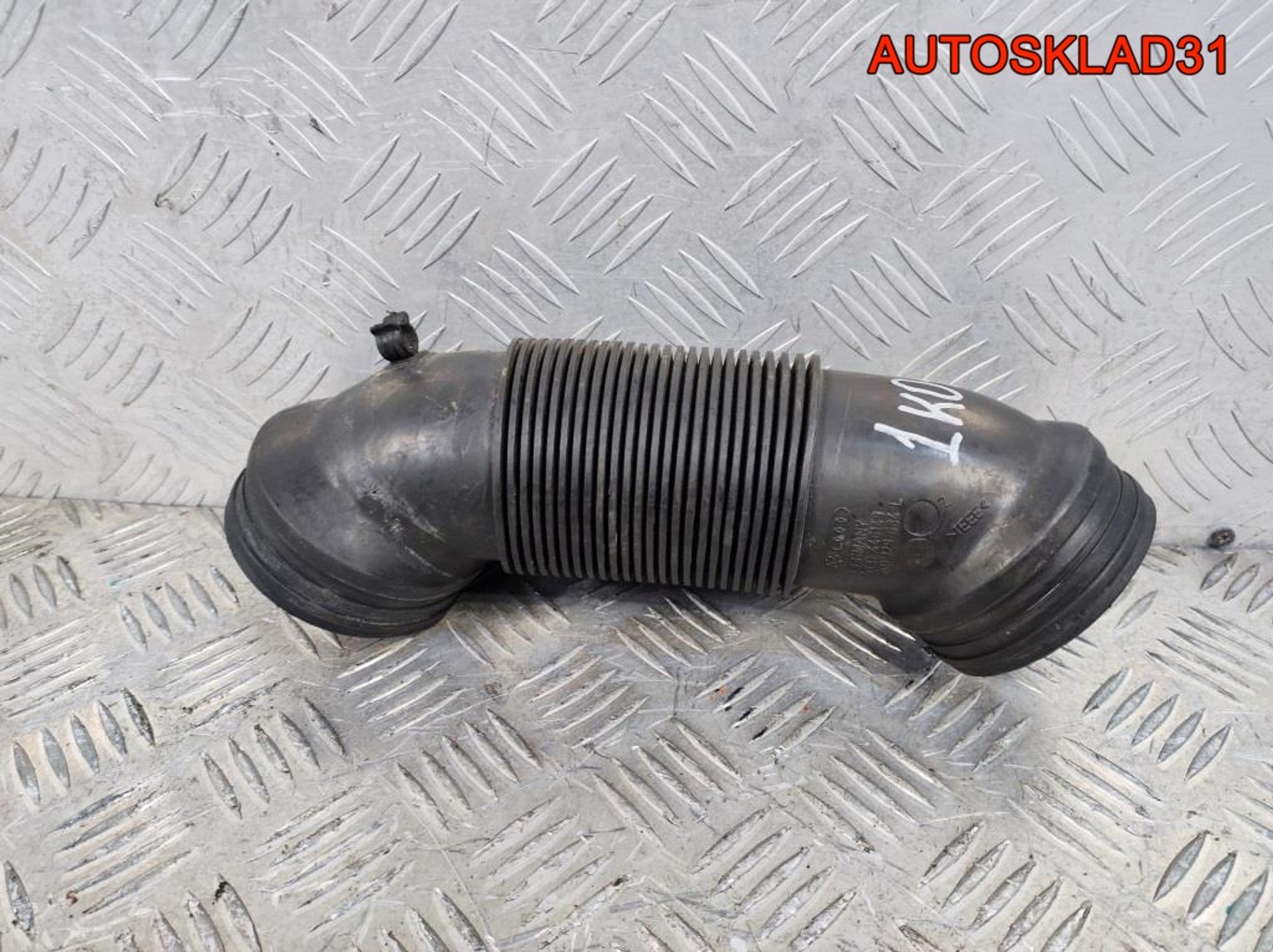 Патрубок воздушного фильтра Passat B6 1K0129684L, 900 рублей, Дубовое