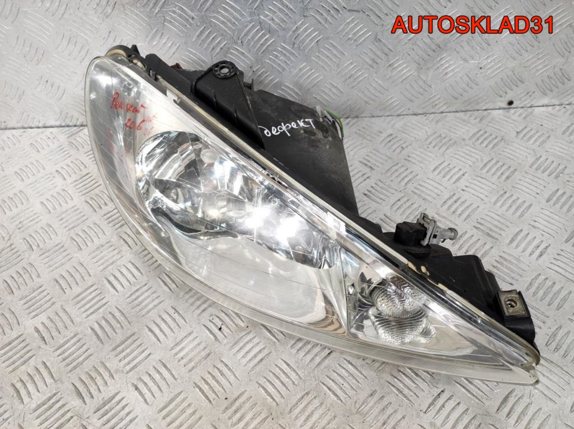 Фара правая Peugeot 206 9628666780, 5000 рублей, Дубовое