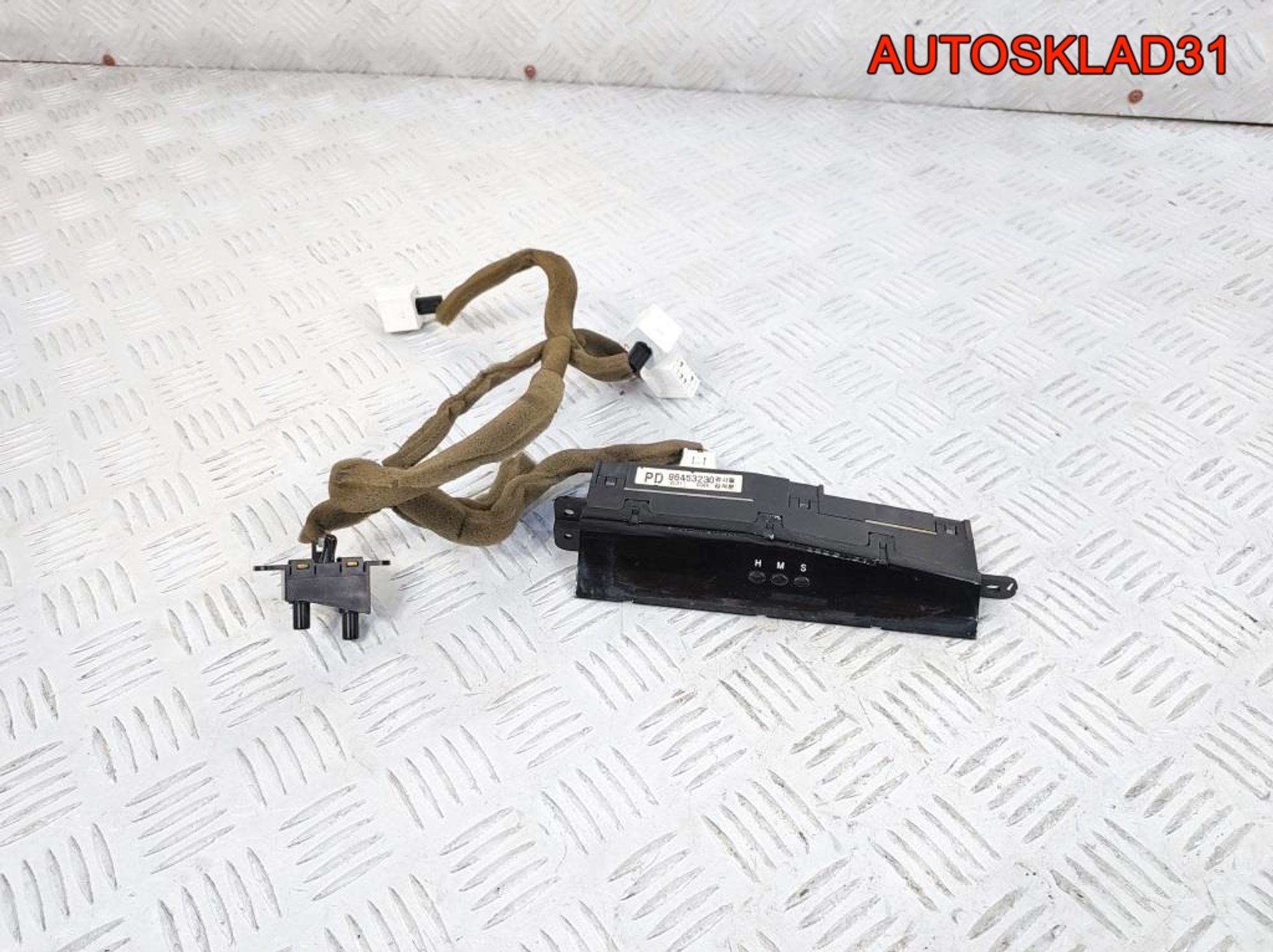 Часы Chevrolet Evanda 96453230, 1500 рублей, Дубовое