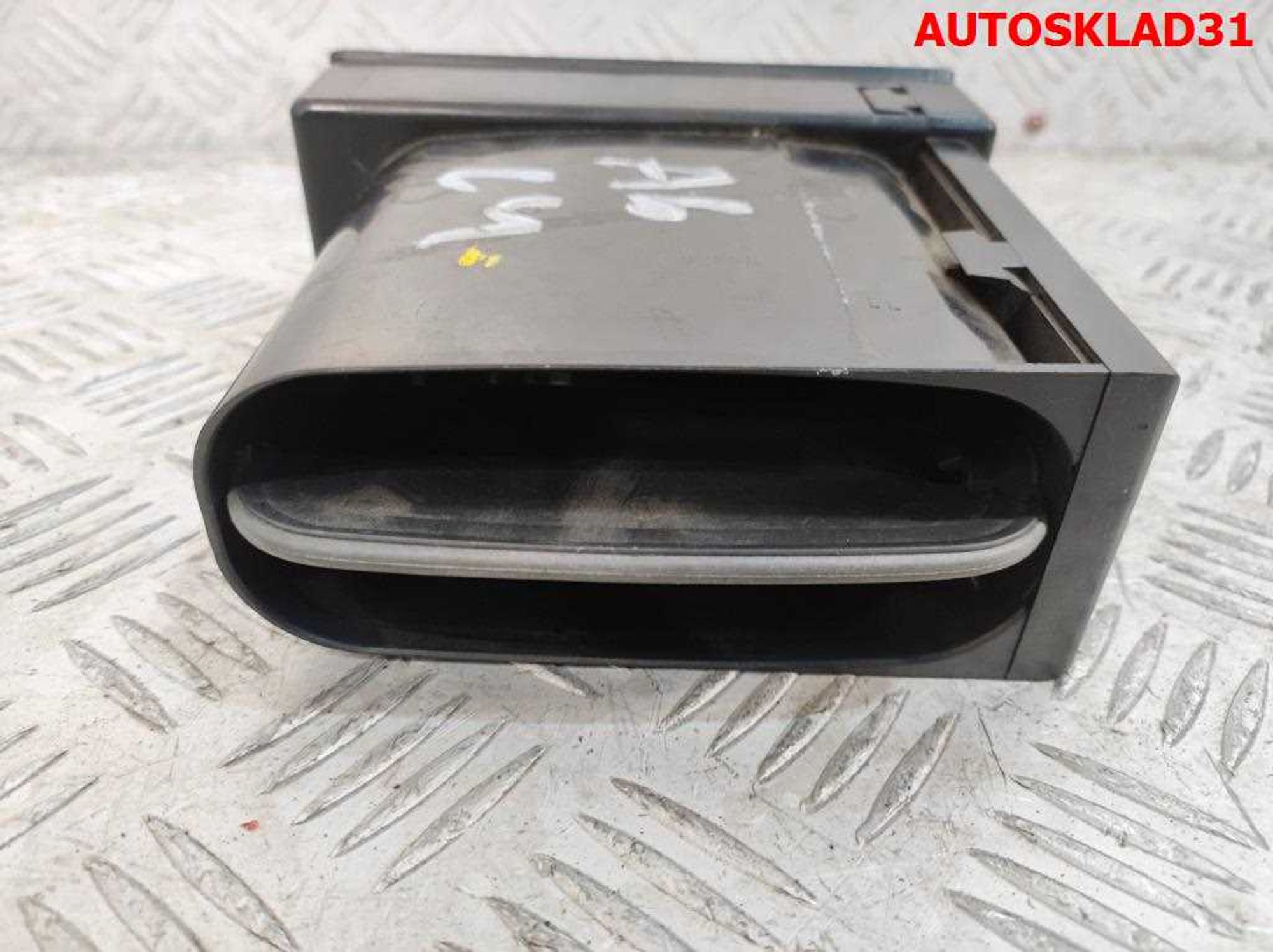 Дефлектор воздушный правый Audi A6 C4 4A1820902, 900 рублей, Дубовое