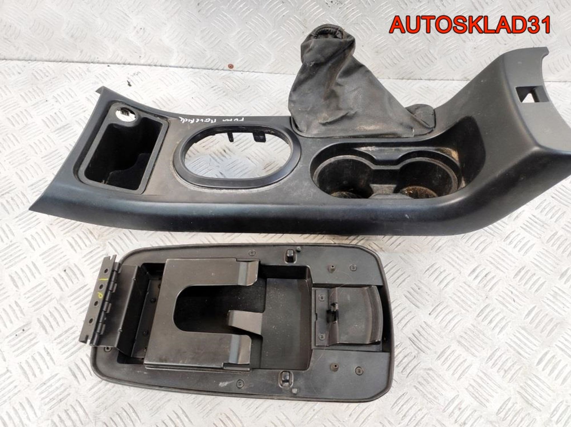 Подлокотник Ford Maverick 2 6L8478045A76, 4500 рублей, Дубовое