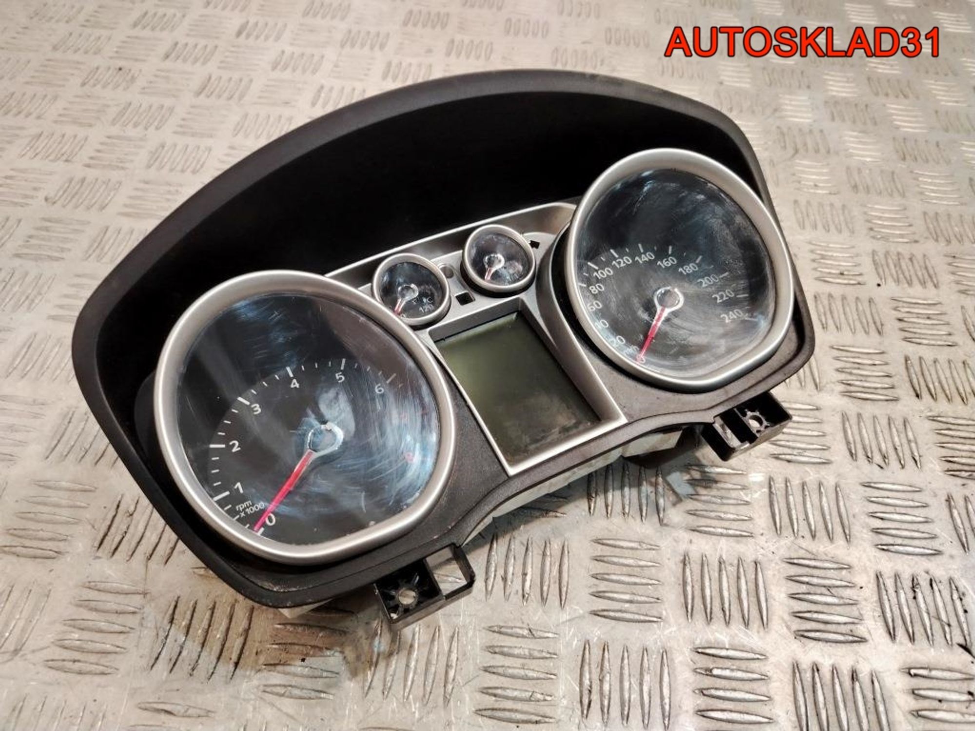 Панель приборов Ford Focus 2 1,8 Бензин 8V4T10849JE, 40000 рублей, Дубовое