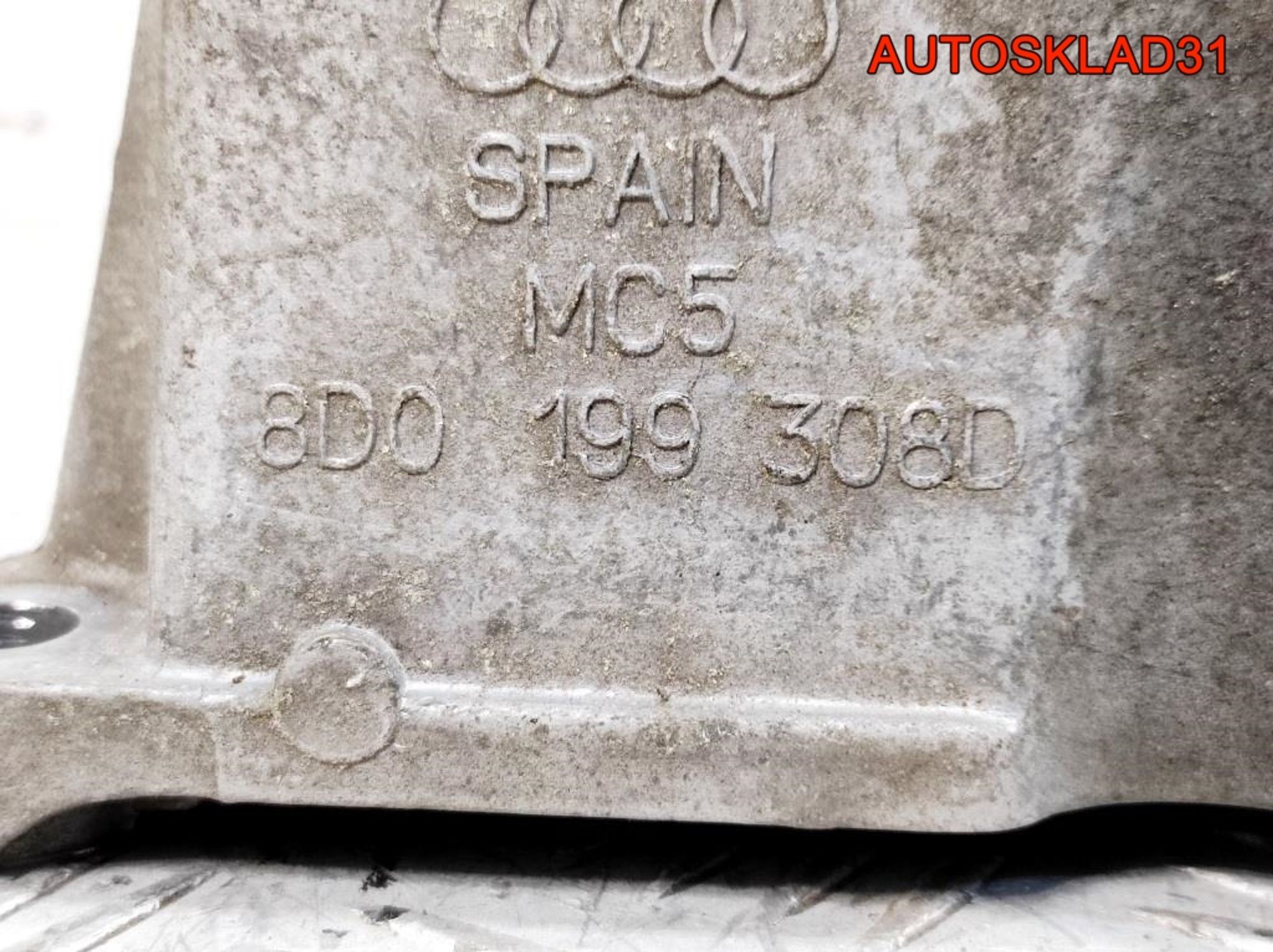 Кронштейн двигателя правый Audi A6 C5 2,4 ALF 8D0199308D, 500 рублей, Дубовое