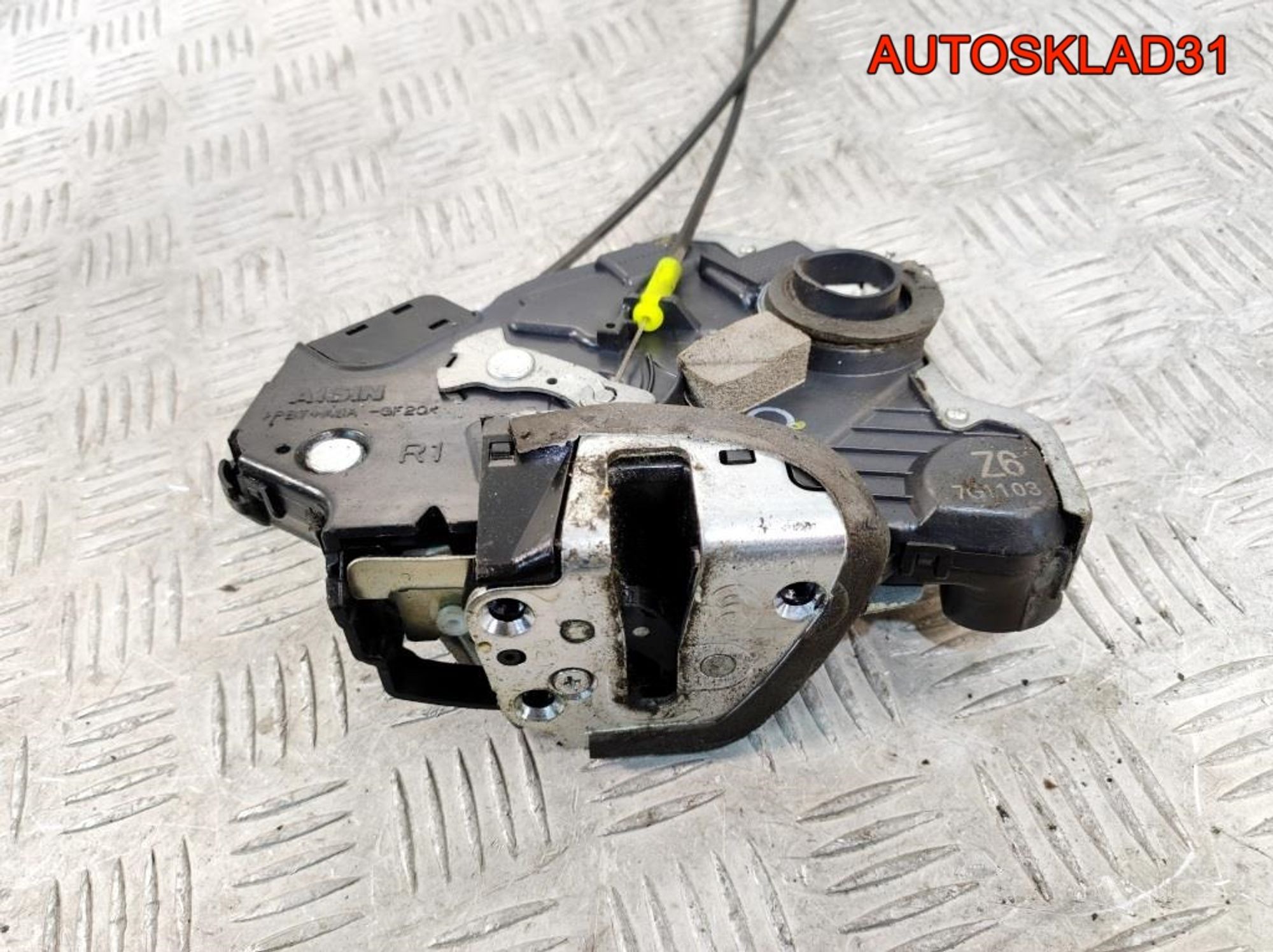 Замок двери передней правой Toyota Avensis T250 6903033251, 2300 рублей, Дубовое