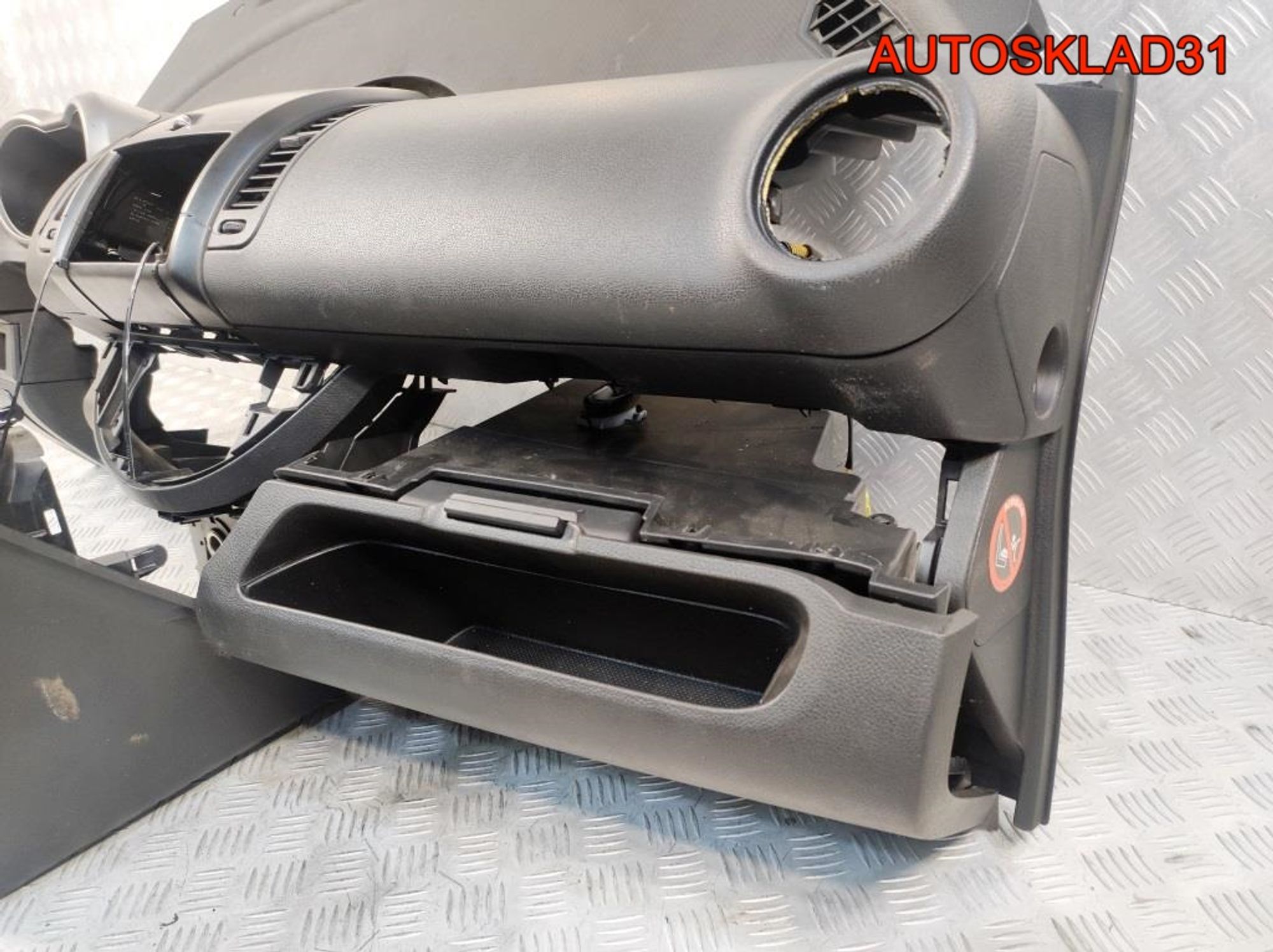 Торпедо Голое Nissan Note E11 Не востановленная, 32400 рублей, Дубовое