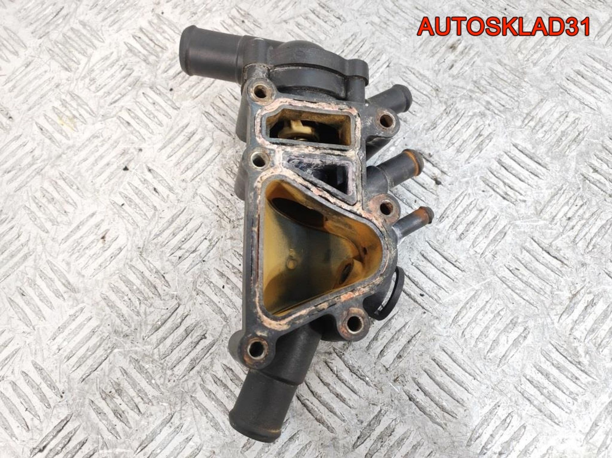 Корпус термостата Ford Focus 1 1,6 CDDA Бензин XS6E9K478A2F, 1500 рублей, Дубовое