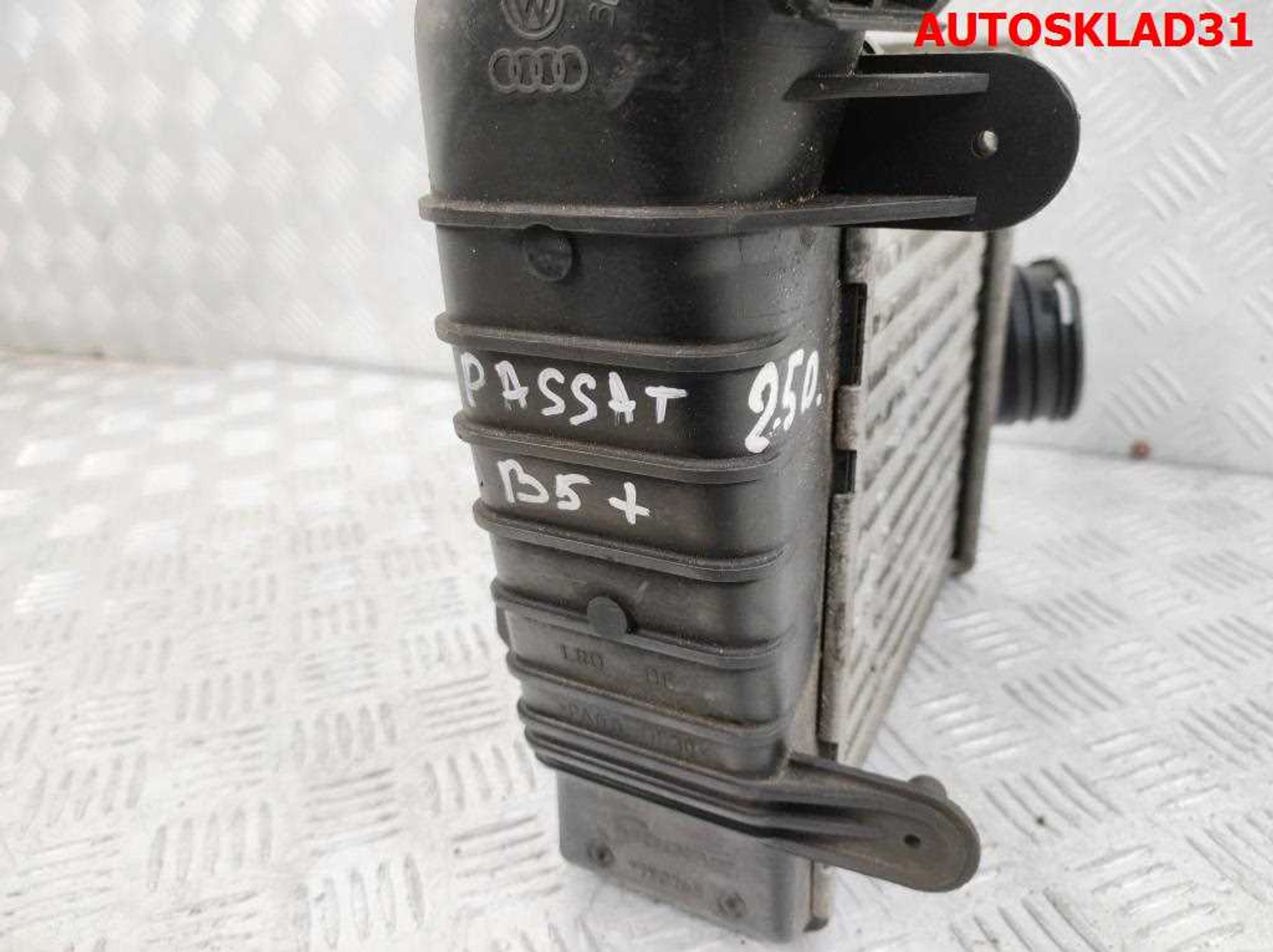 Интеркулер Volkswagen Passat B5+ 3B0145805J Дизель, 3000 рублей, Дубовое