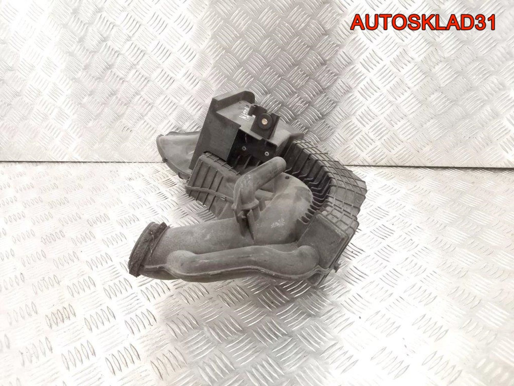 Резонатор воздушного фильтра Mazda 3 BK LF5013201B, 3200 рублей, Дубовое