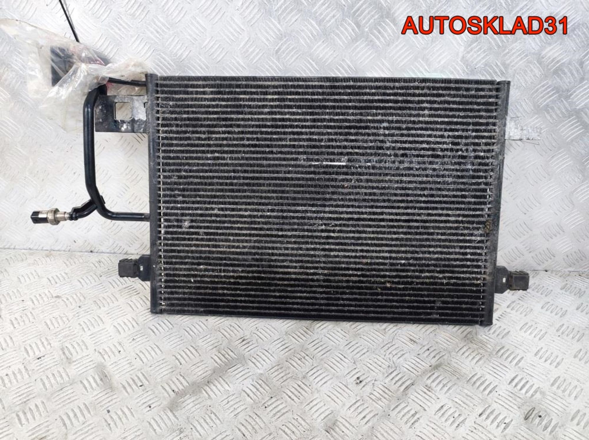 Радиатор кондиционера Audi A4 B5 8D0260401G Дизель, 2500 рублей, Дубовое