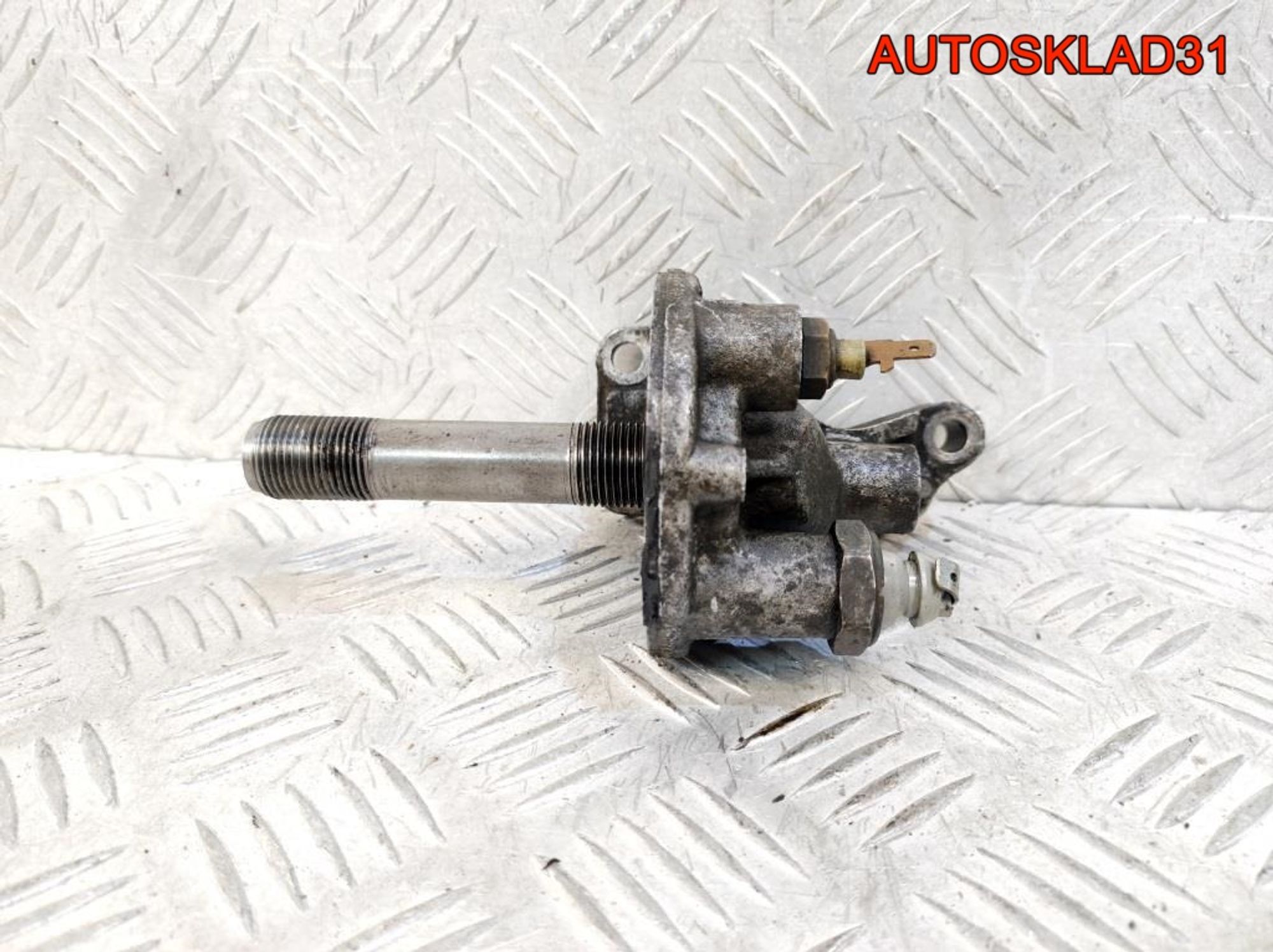 Кронштейн масляного фильтра VW Passat B4 053115417A, 1000 рублей, Дубовое