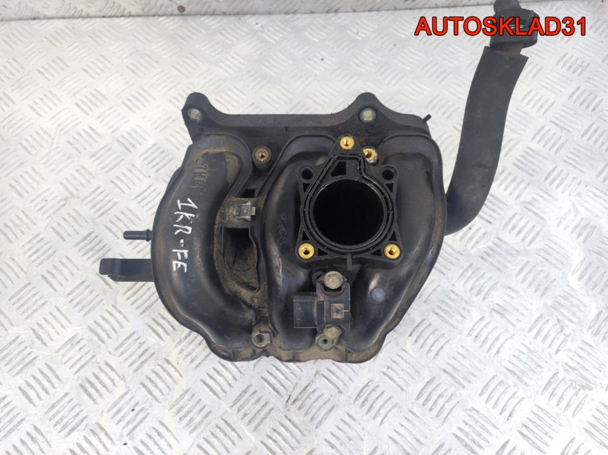 Коллектор впускной Peugeot 107 1,0 1KR-FE Бензин, 1300 рублей, Дубовое