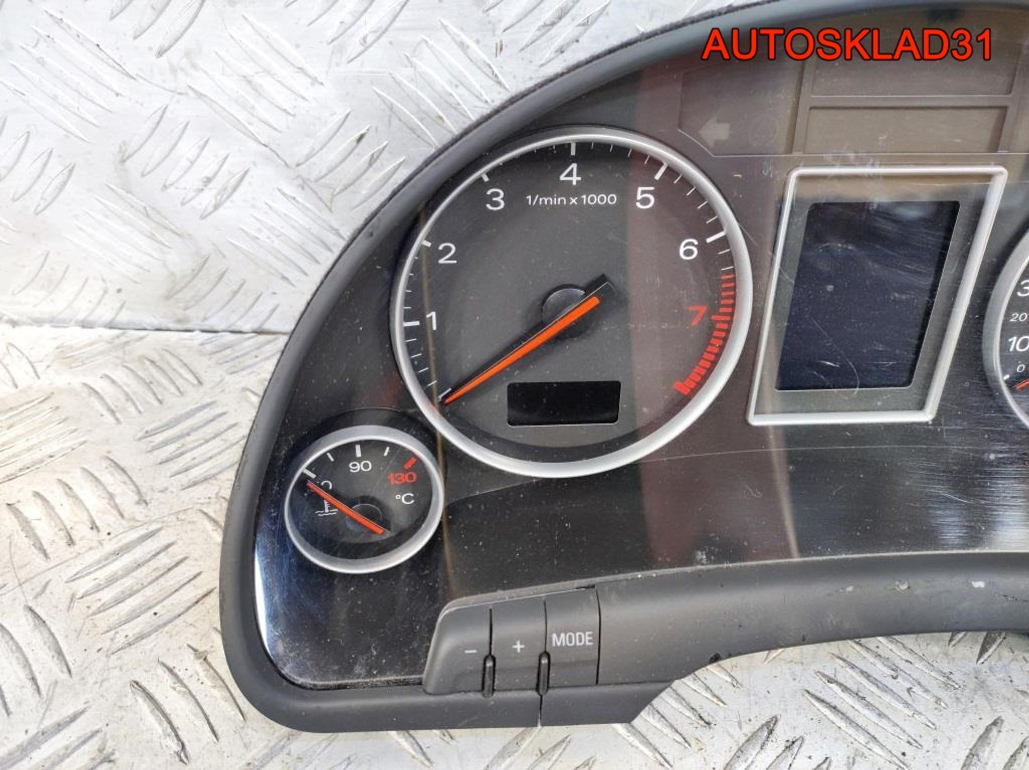 Панель приборов Audi A4 B6 8E0920900HX Бензин, 4100 рублей, Дубовое