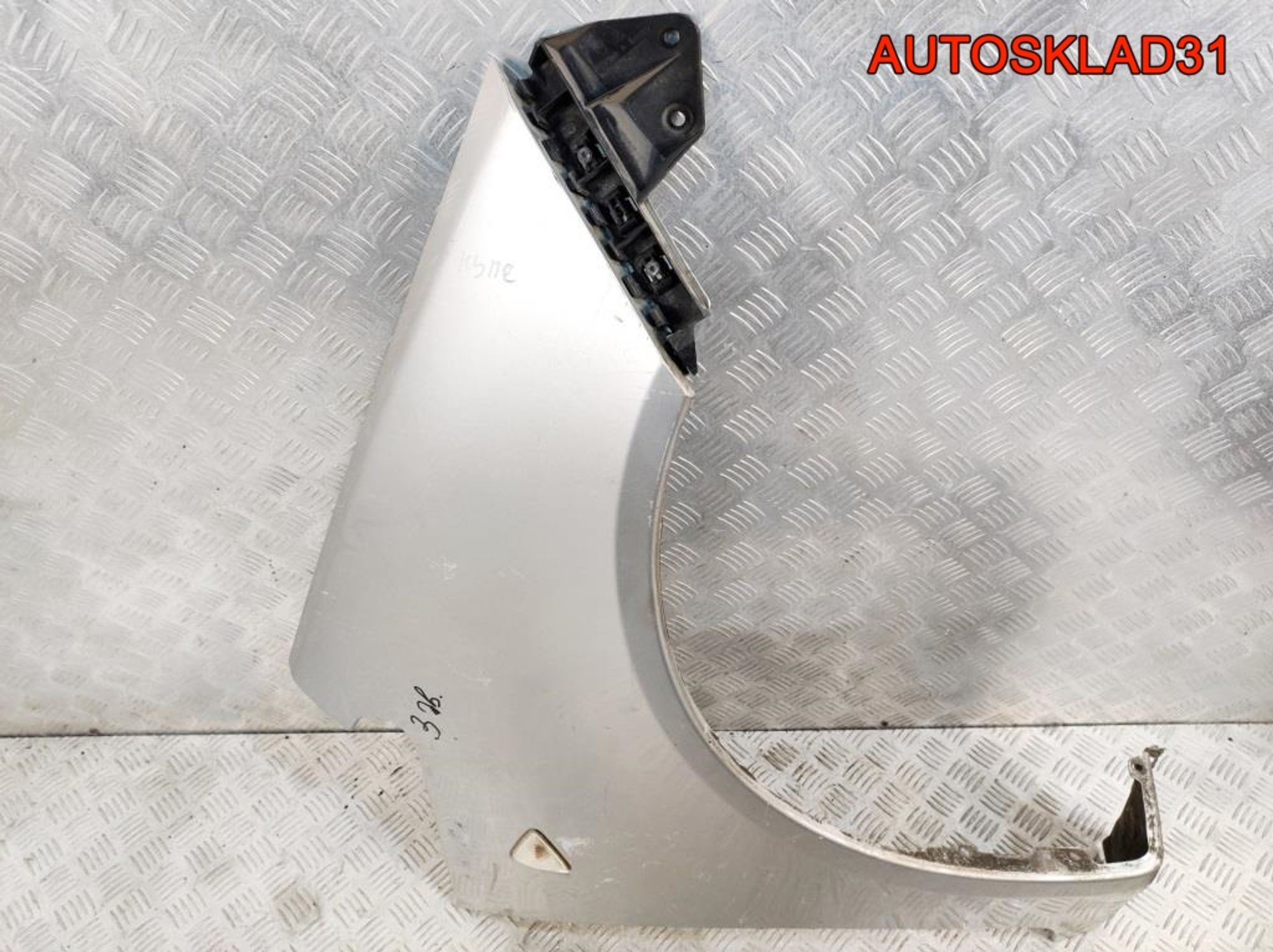 Крыло переднее правое три двери Mitsubishi Colt Z3 MN161904, 4500 рублей, Дубовое